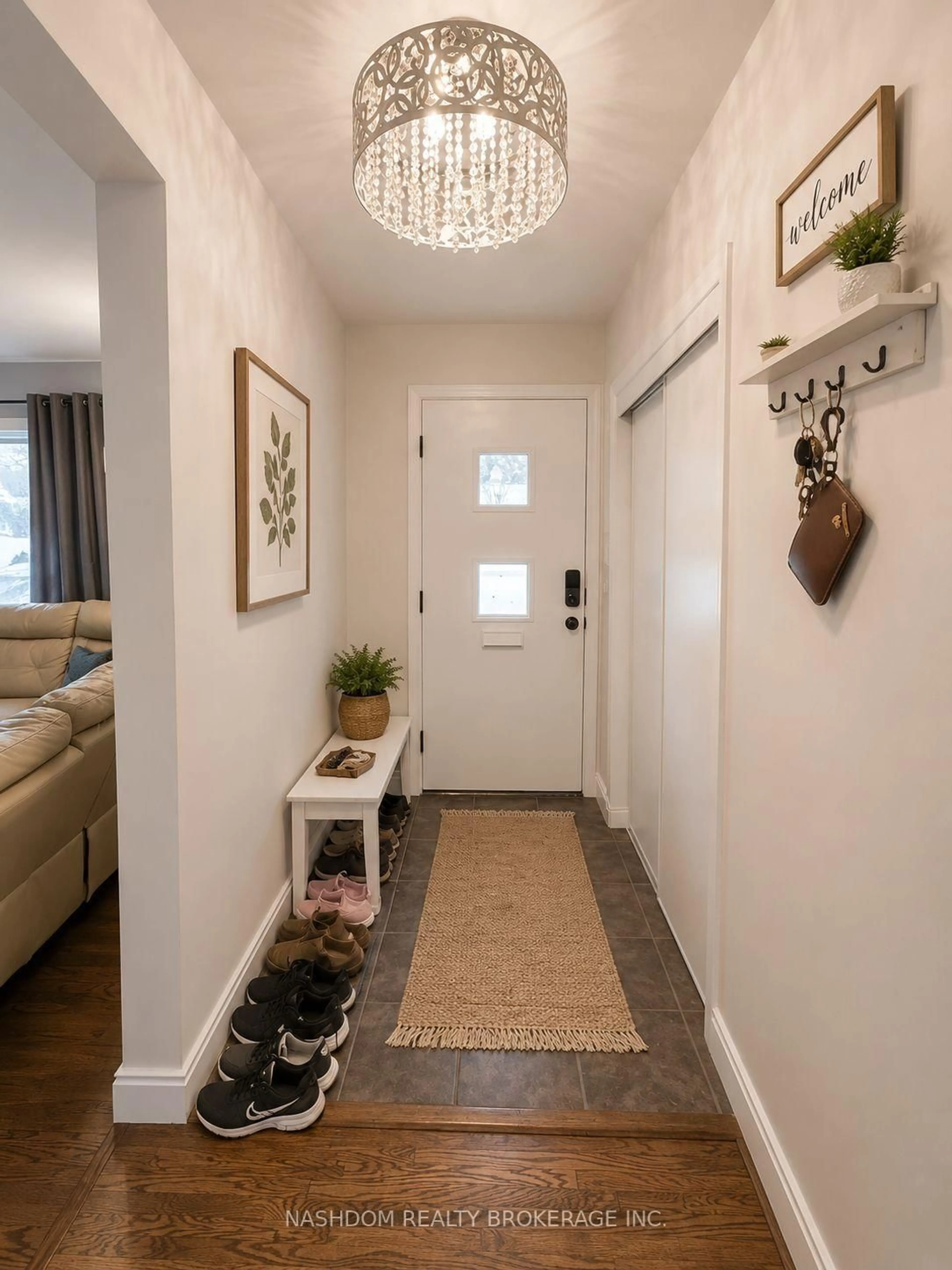 Indoor entryway for 21 EDGAR Dr, London North Ontario N6K 1K2