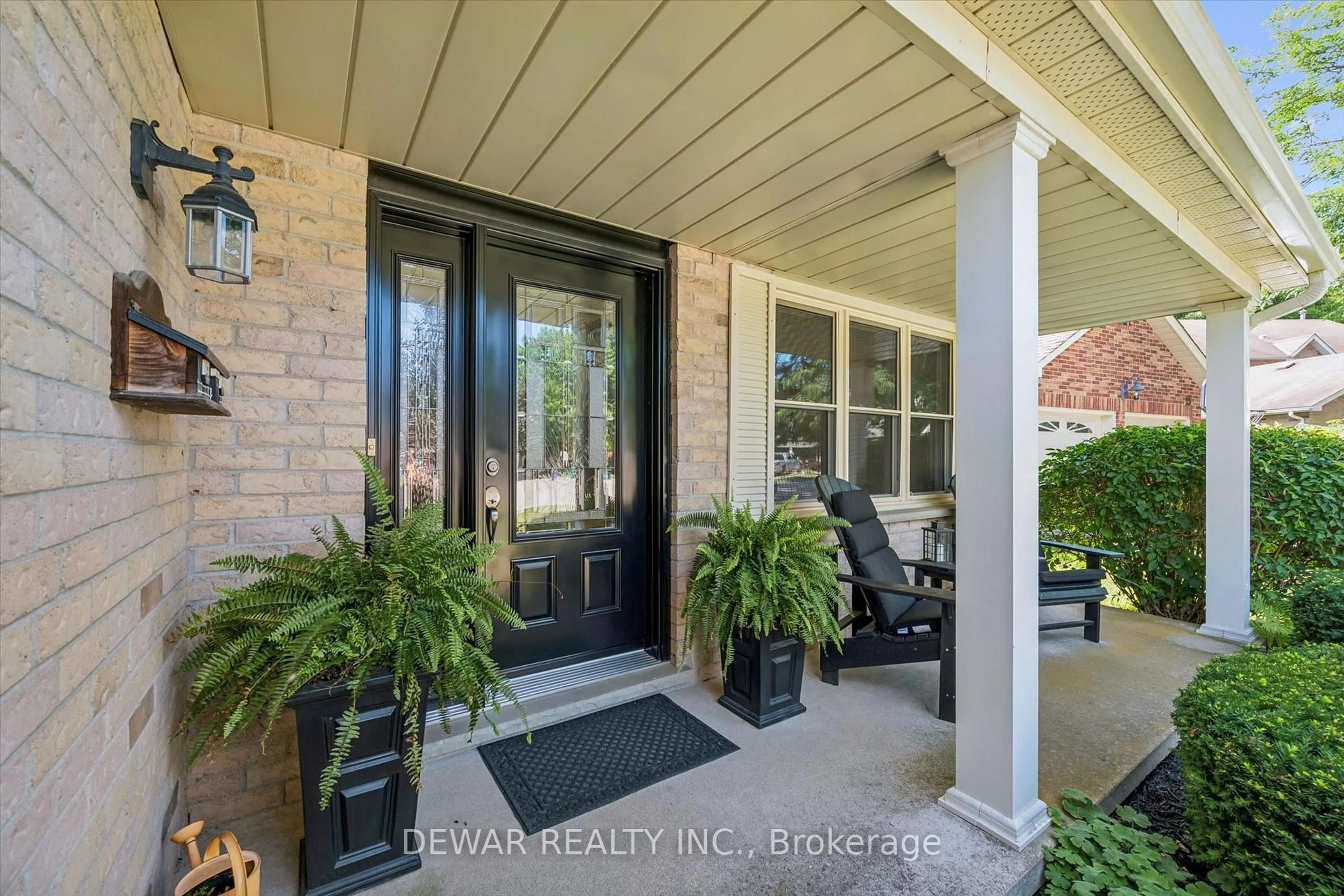 Indoor entryway for 11 Bitzer Crt, Cambridge Ontario N3C 3R6
