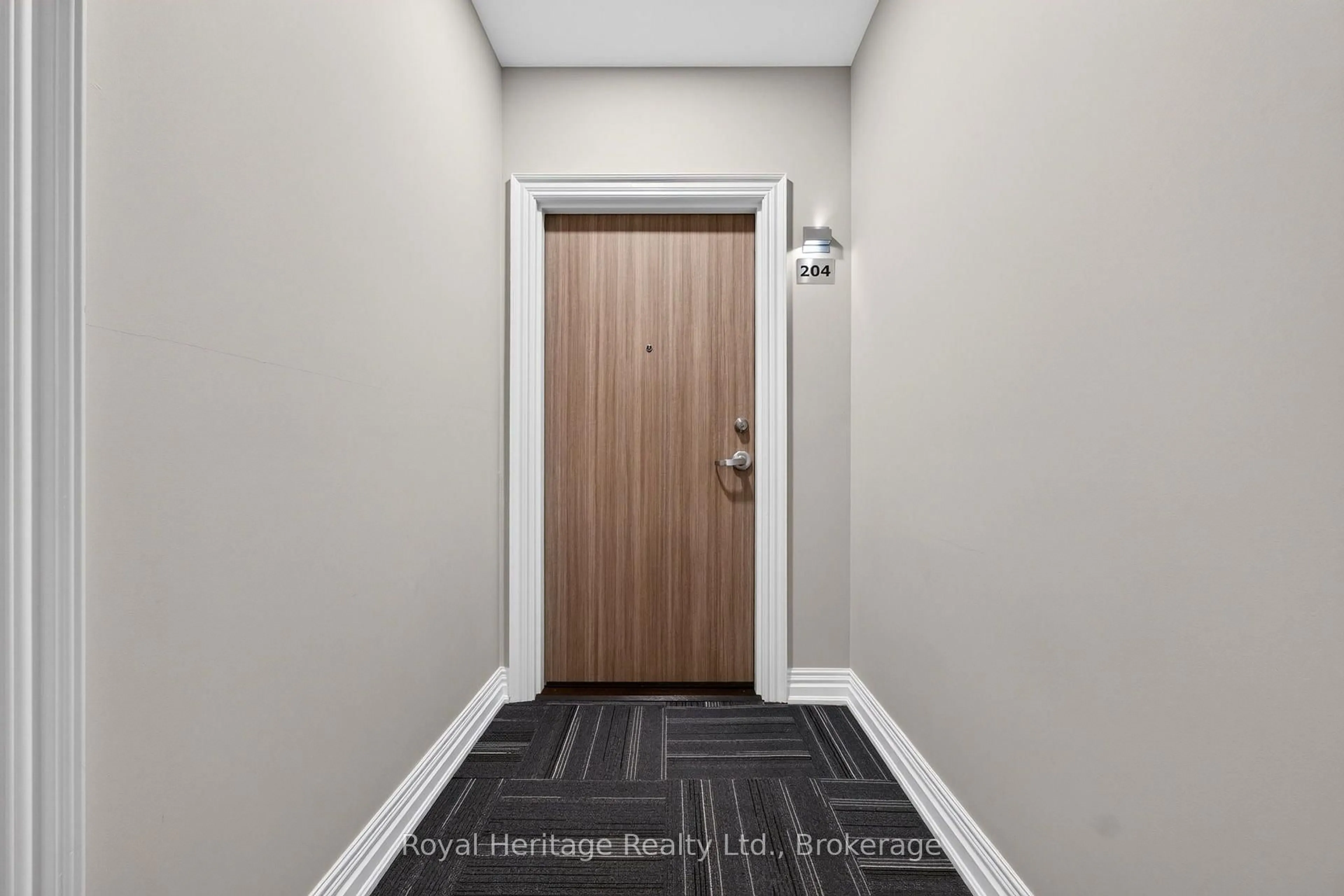 Indoor entryway for 25 King St #204, Kawartha Lakes Ontario K9V 1C4