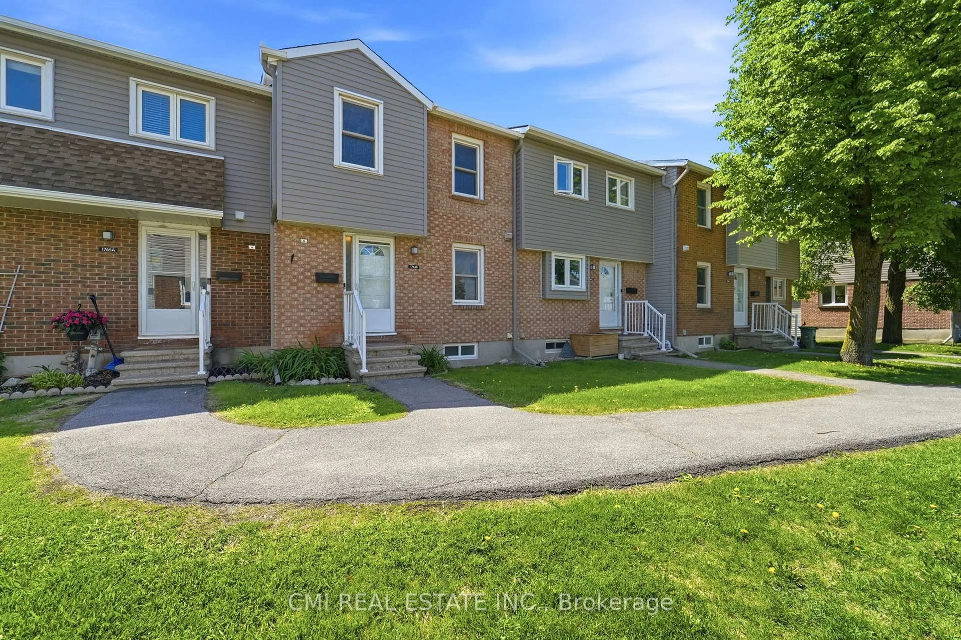 A pic from outside/outdoor area/front of a property/back of a property/a pic from drone, street for 1765 Lamoureux Dr #B, Ottawa Ontario K1E 2N5