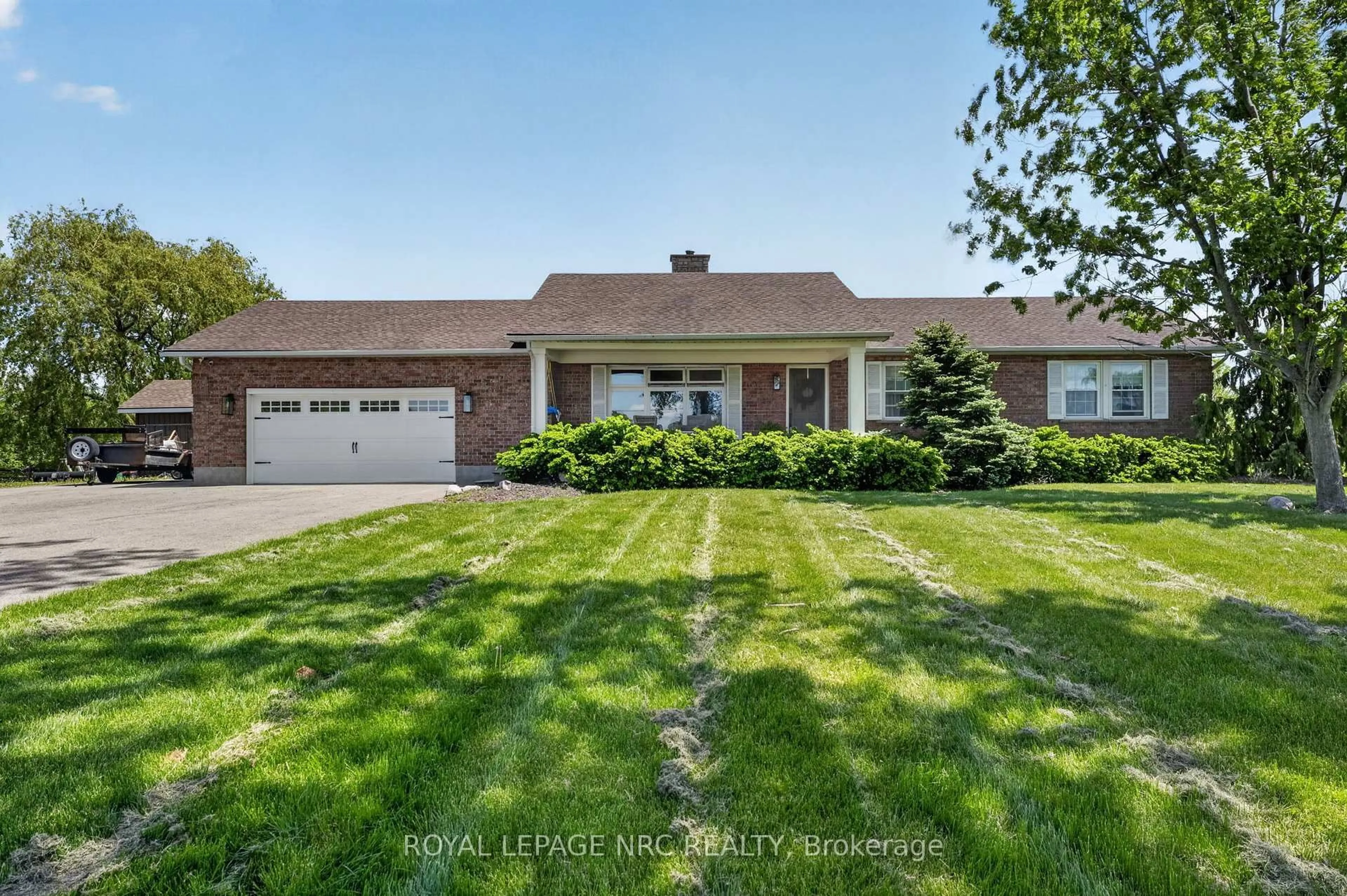A pic from outside/outdoor area/front of a property/back of a property/a pic from drone, street for 1196 House Rd, Fort Erie Ontario L0S 1N0