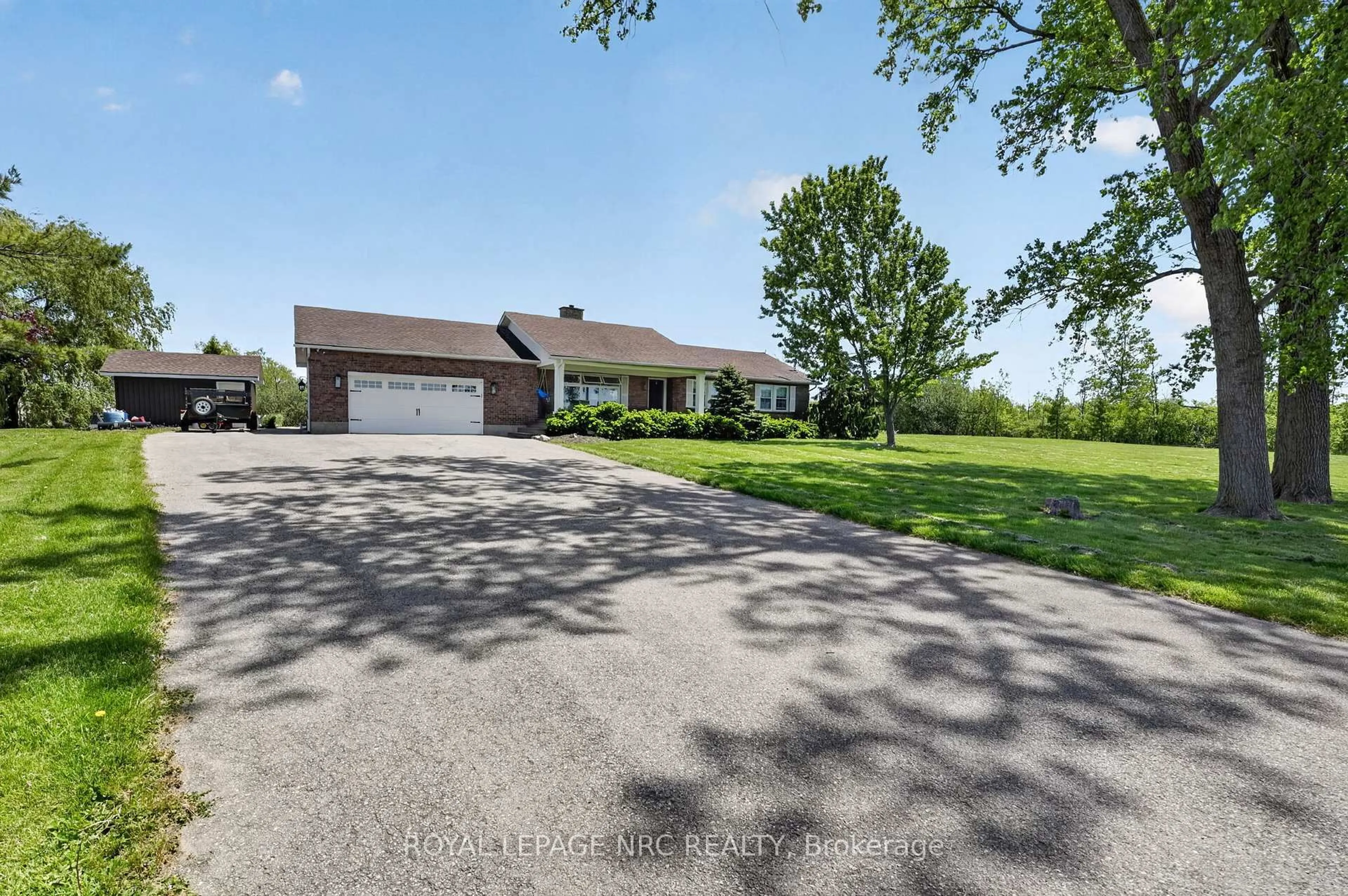 A pic from outside/outdoor area/front of a property/back of a property/a pic from drone, street for 1196 House Rd, Fort Erie Ontario L0S 1N0