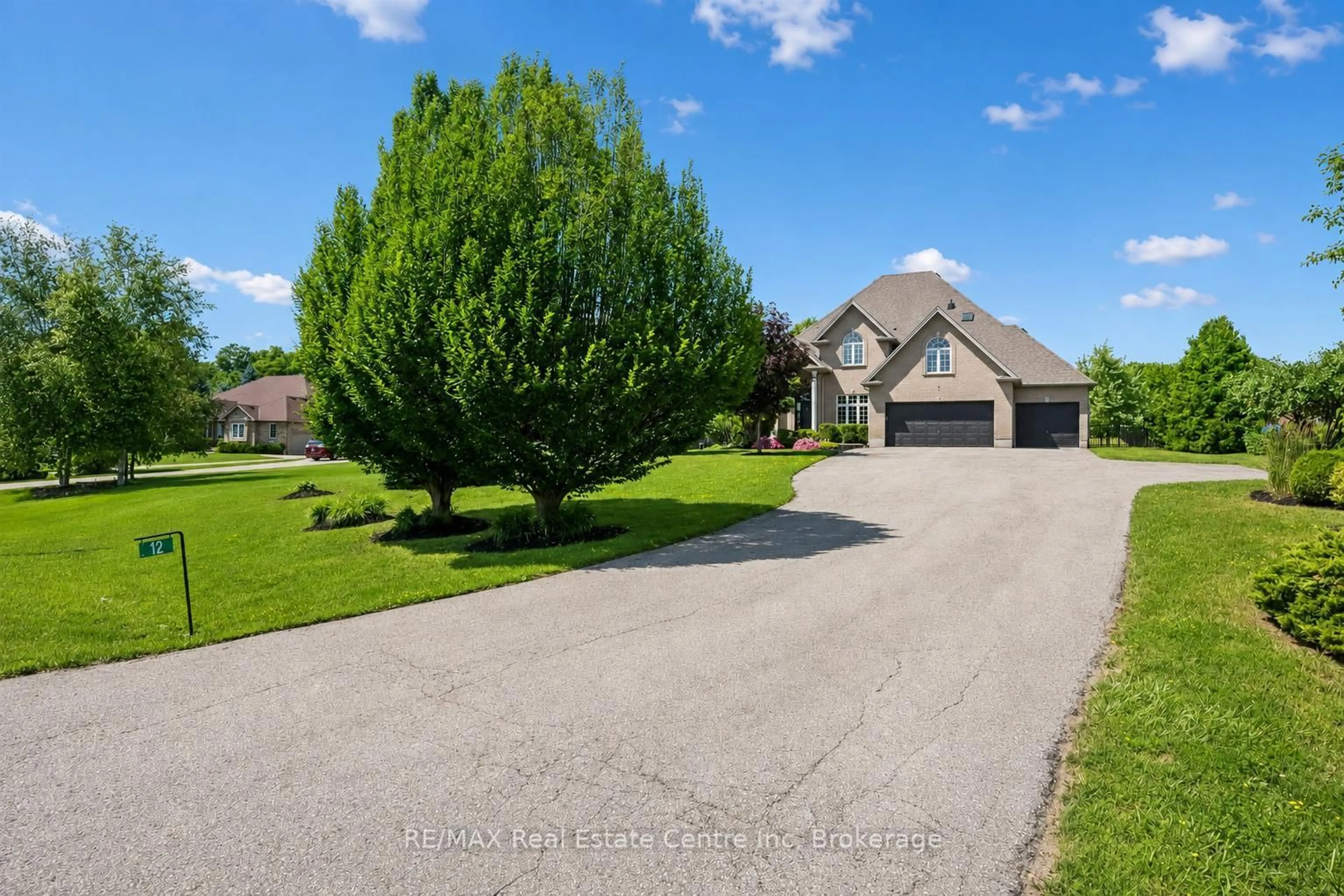 A pic from outside/outdoor area/front of a property/back of a property/a pic from drone, street for 12 TELFER GLEN St, Puslinch Ontario N0B 2C0