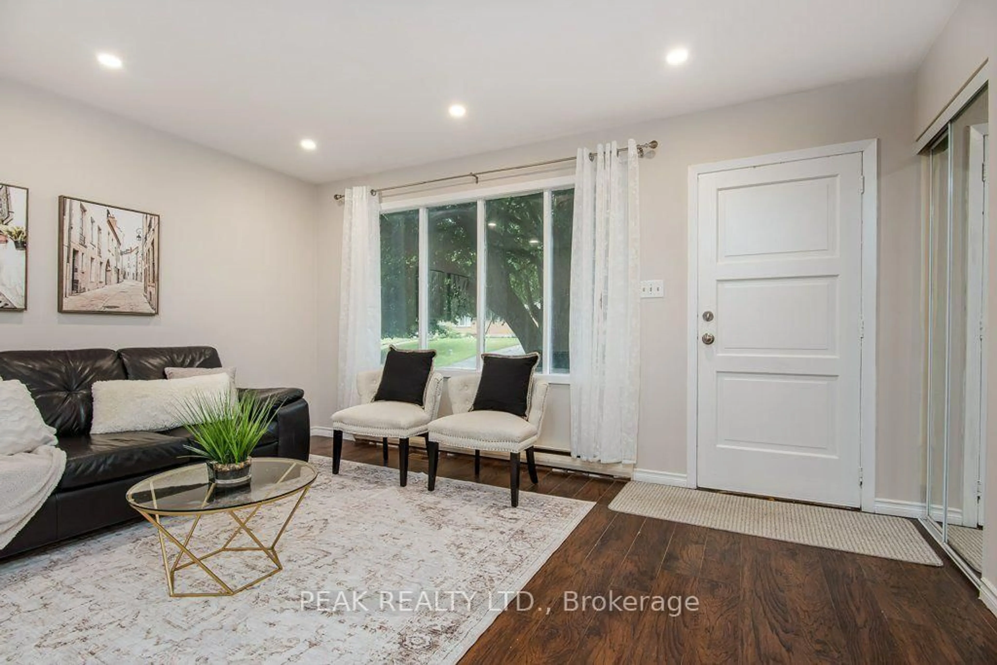 Indoor entryway for 185 Cedarvale Cres #A, Waterloo Ontario N2L 4T3
