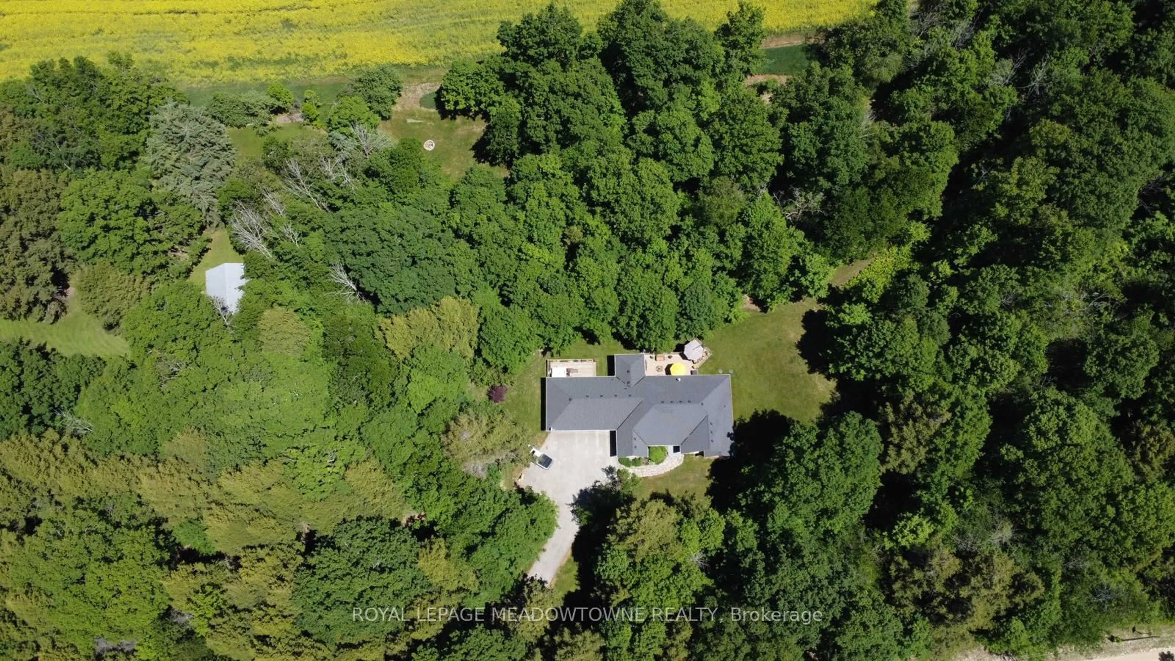 A pic from outside/outdoor area/front of a property/back of a property/a pic from drone, unknown for 834603 4th Line Ehs, Mono Ontario L9W 5Z7