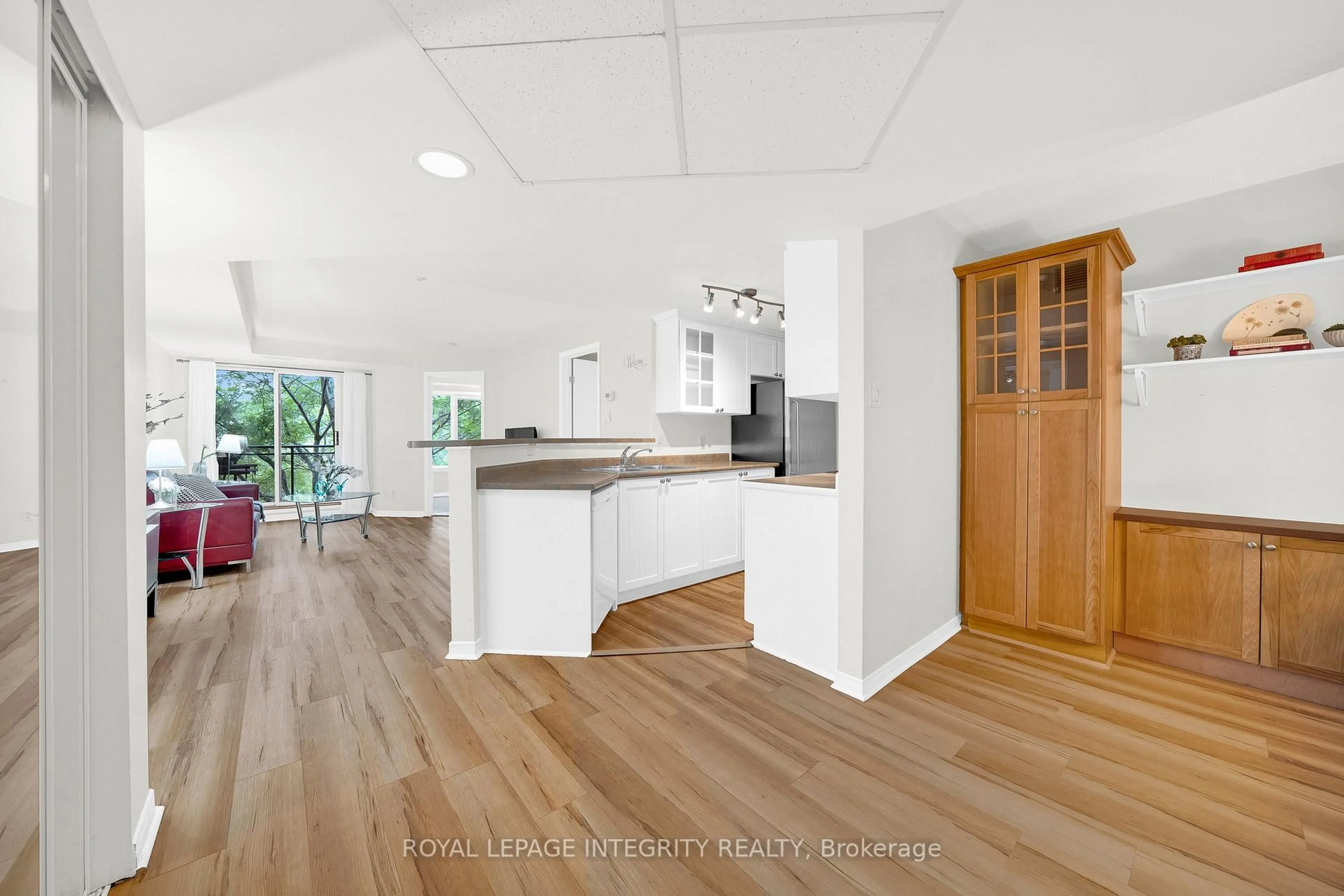 Open concept kitchen, unknown for 310 Central Park Dr #3M, Ottawa Ontario K2C 4G4