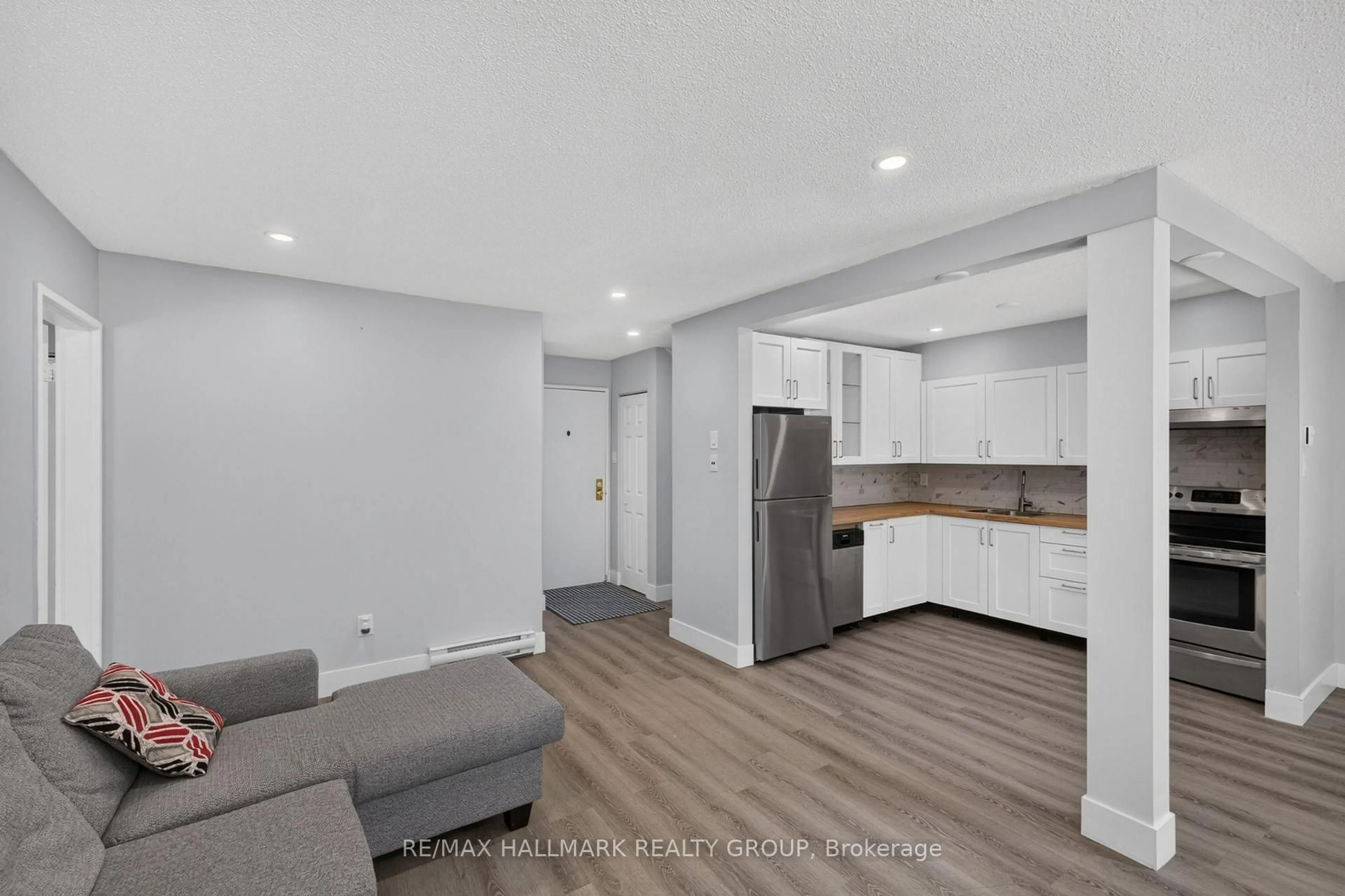 Open concept kitchen, unknown for 2080 Ogilvie Rd #9J, Ottawa Ontario K1J 7N8