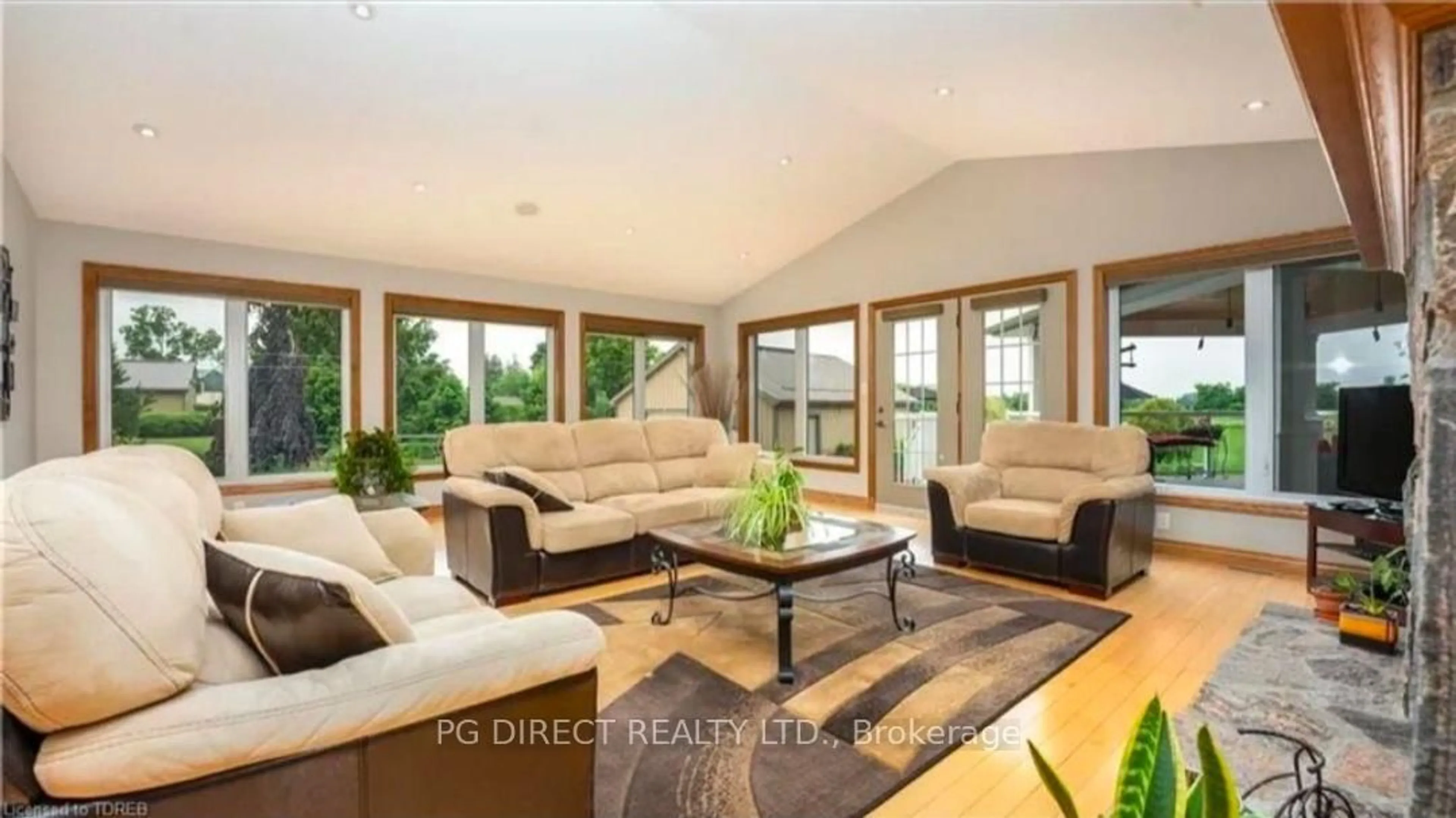 Living room with furniture, wood/laminate floor for 547 Old Highway 24, Norfolk Ontario N0E 1Y0
