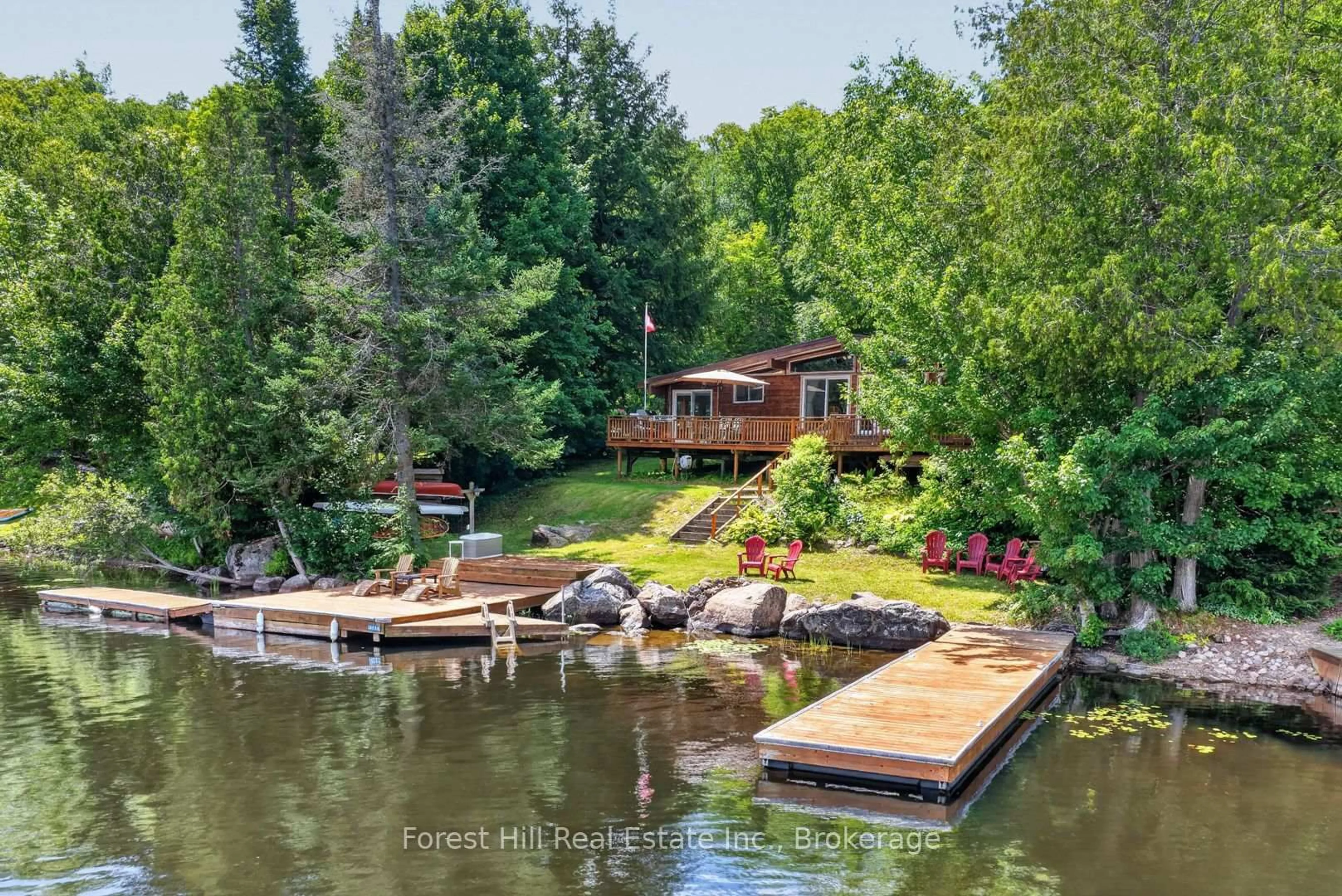 Patio, water/lake/river/ocean view for 1355 Bellwood Acres Rd, Lake of Bays Ontario P0A 1E0