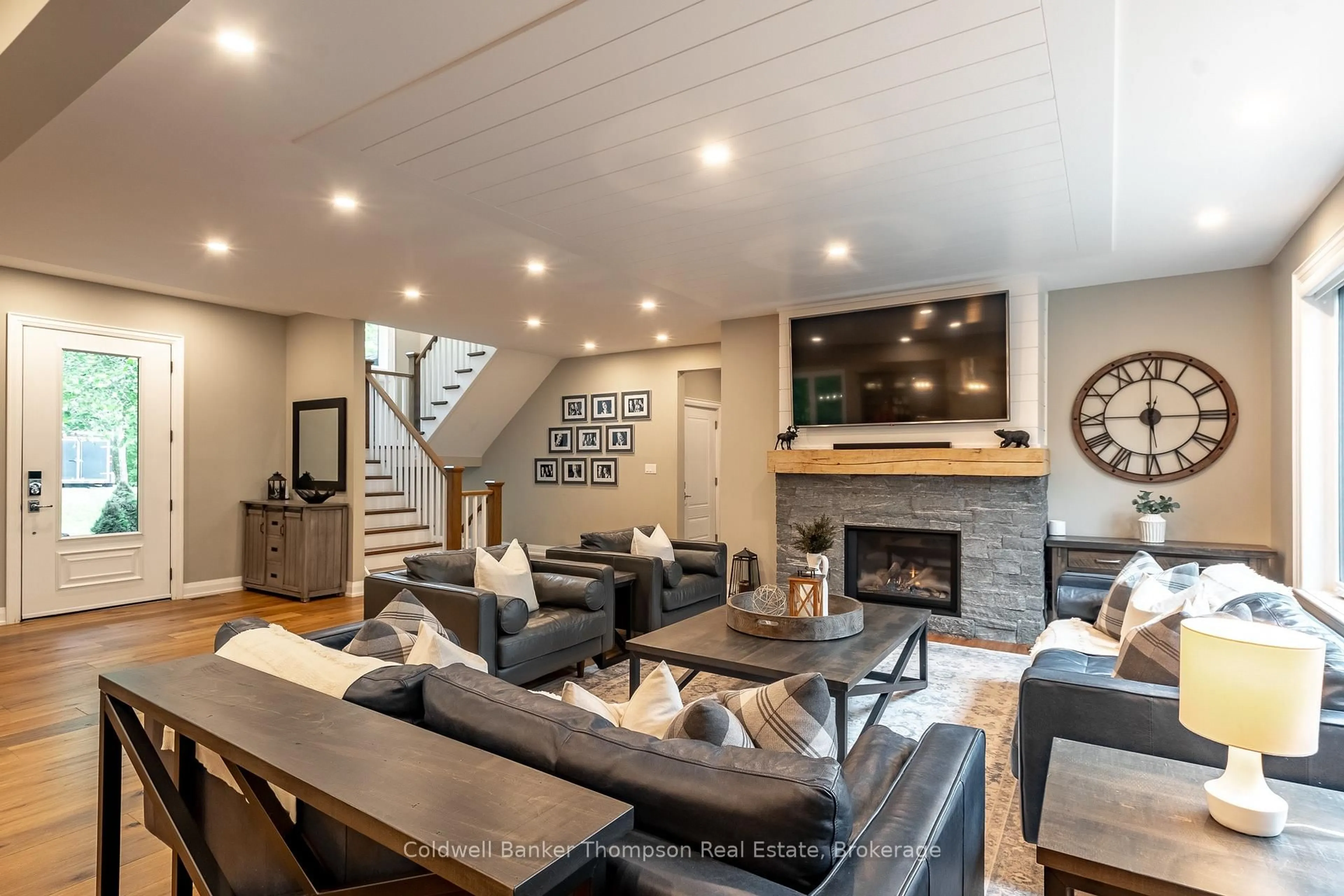 Living room with furniture, unknown for 1183 Walker's Glenn Cres, Lake of Bays Ontario P1H 2J6
