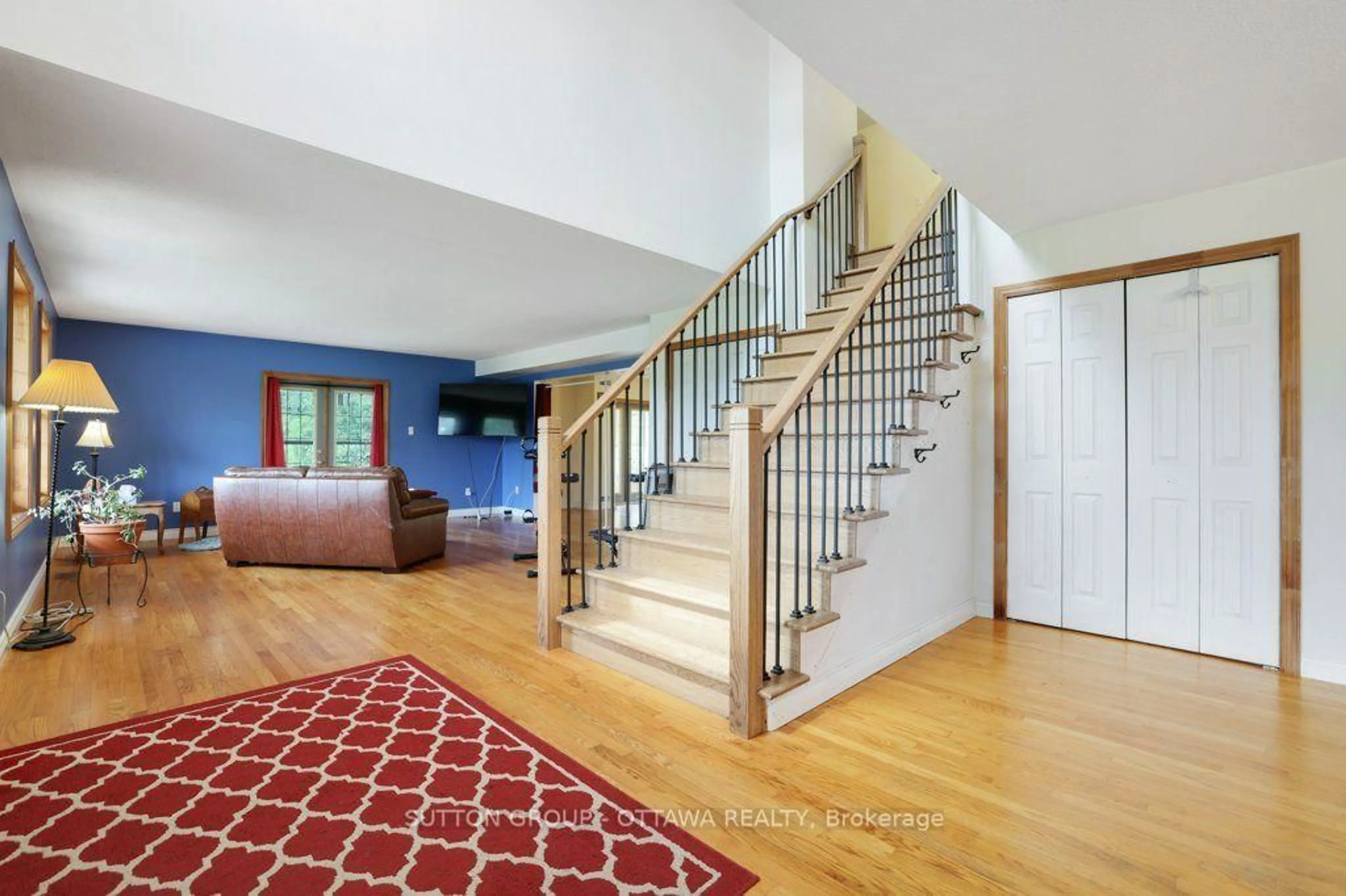 Indoor foyer for 595 Holbrook Rd, Smiths Falls Ontario K7A 4S7