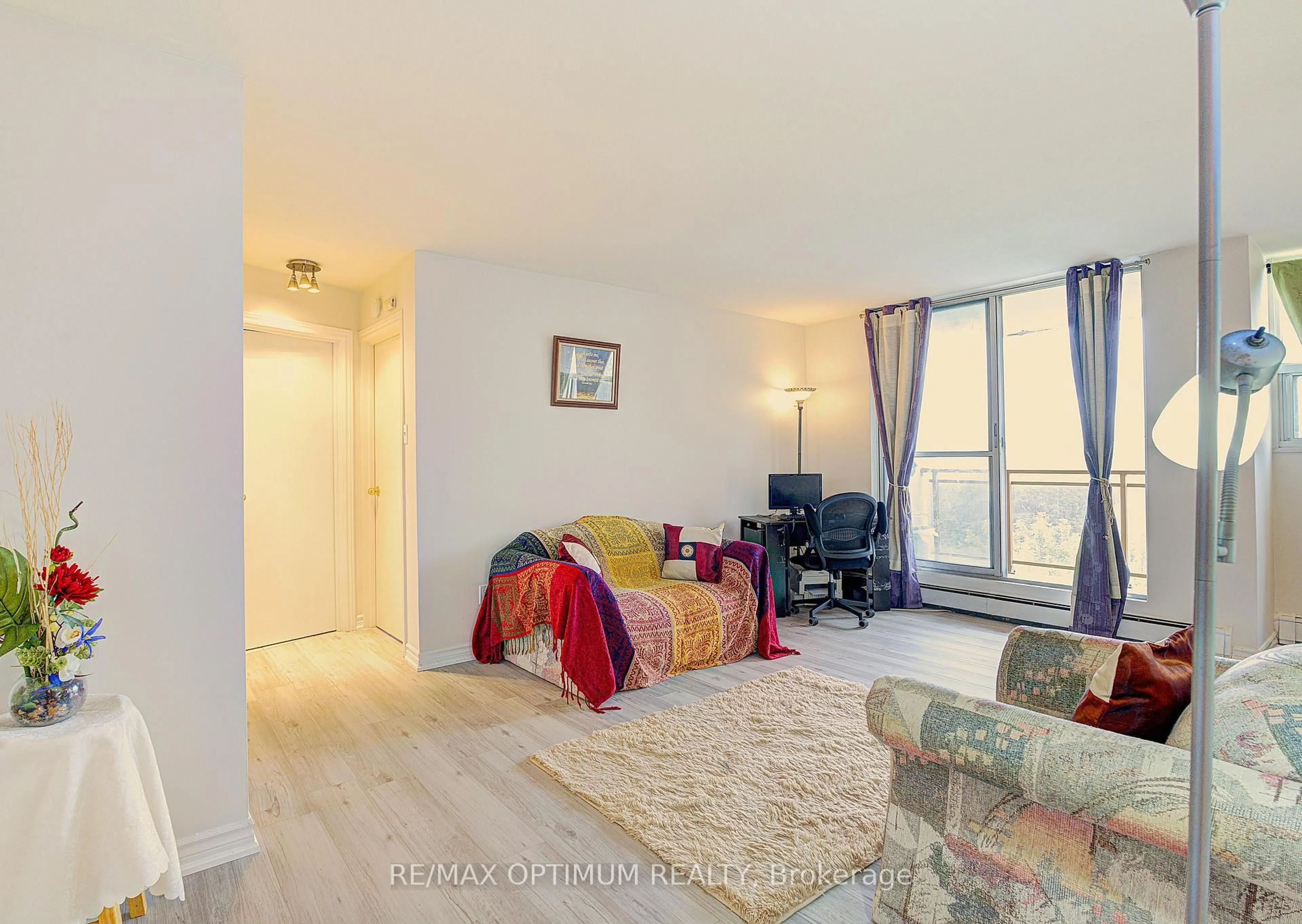 Living room with furniture, unknown for 1950 Main St #502, Hamilton Ontario L8S 4M9