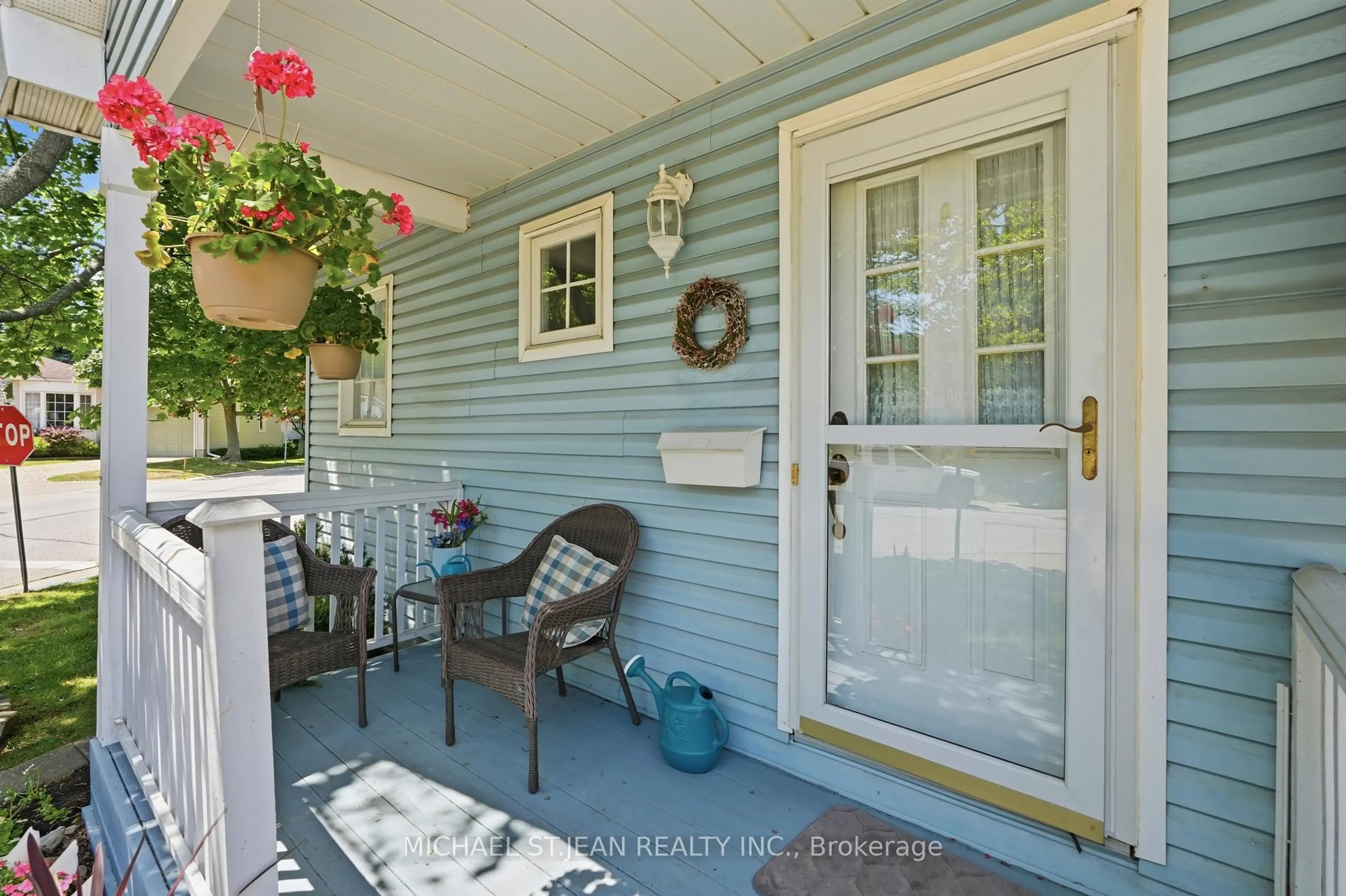 Patio, street for 225 Silverbirch Blvd, Hamilton Ontario L0R 1W0