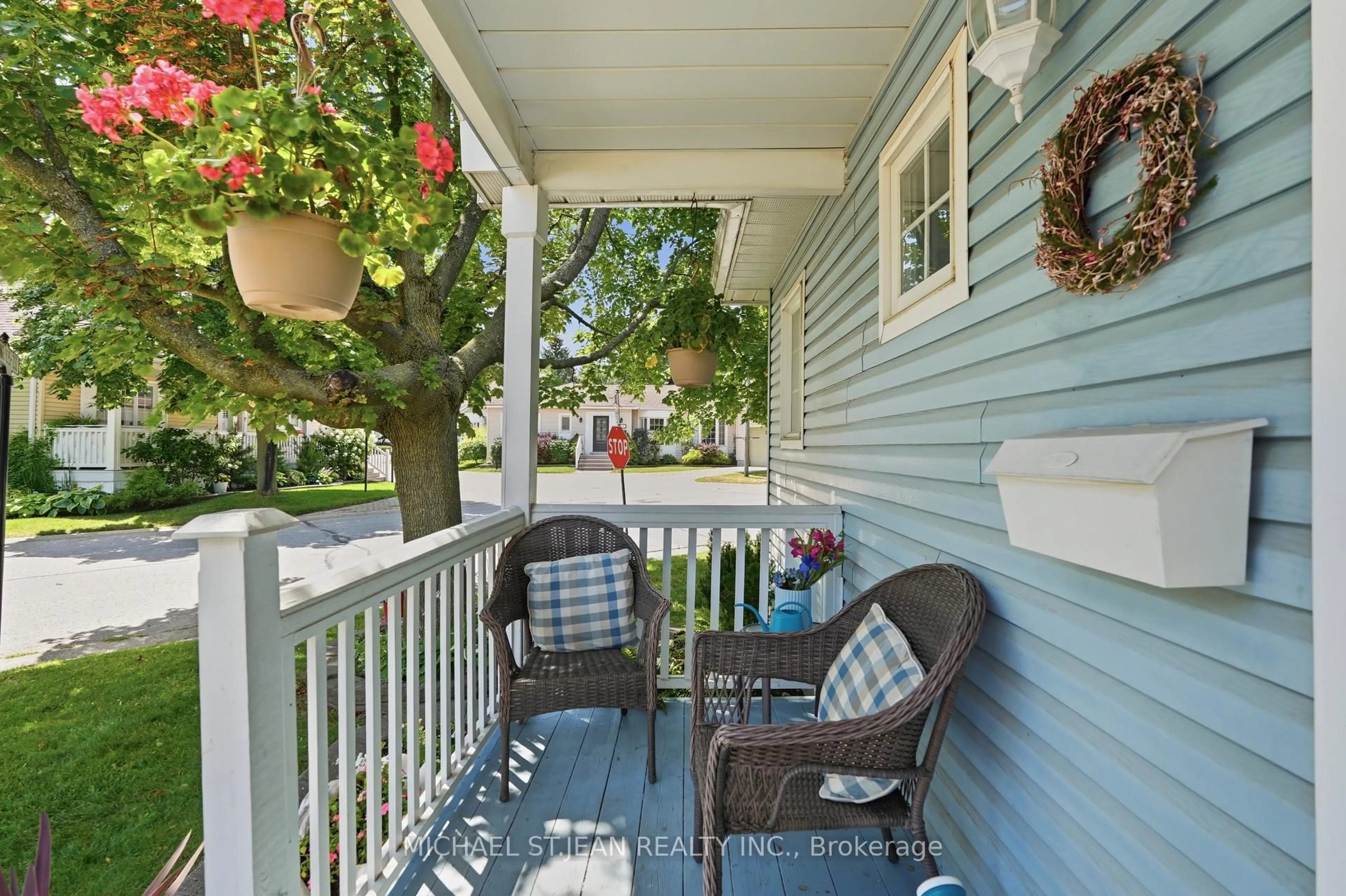 Patio, street for 225 Silverbirch Blvd, Hamilton Ontario L0R 1W0