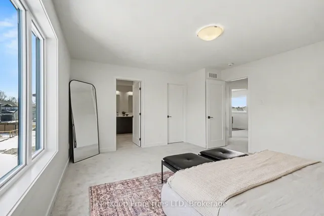 250 Sam Ave, Russell 4