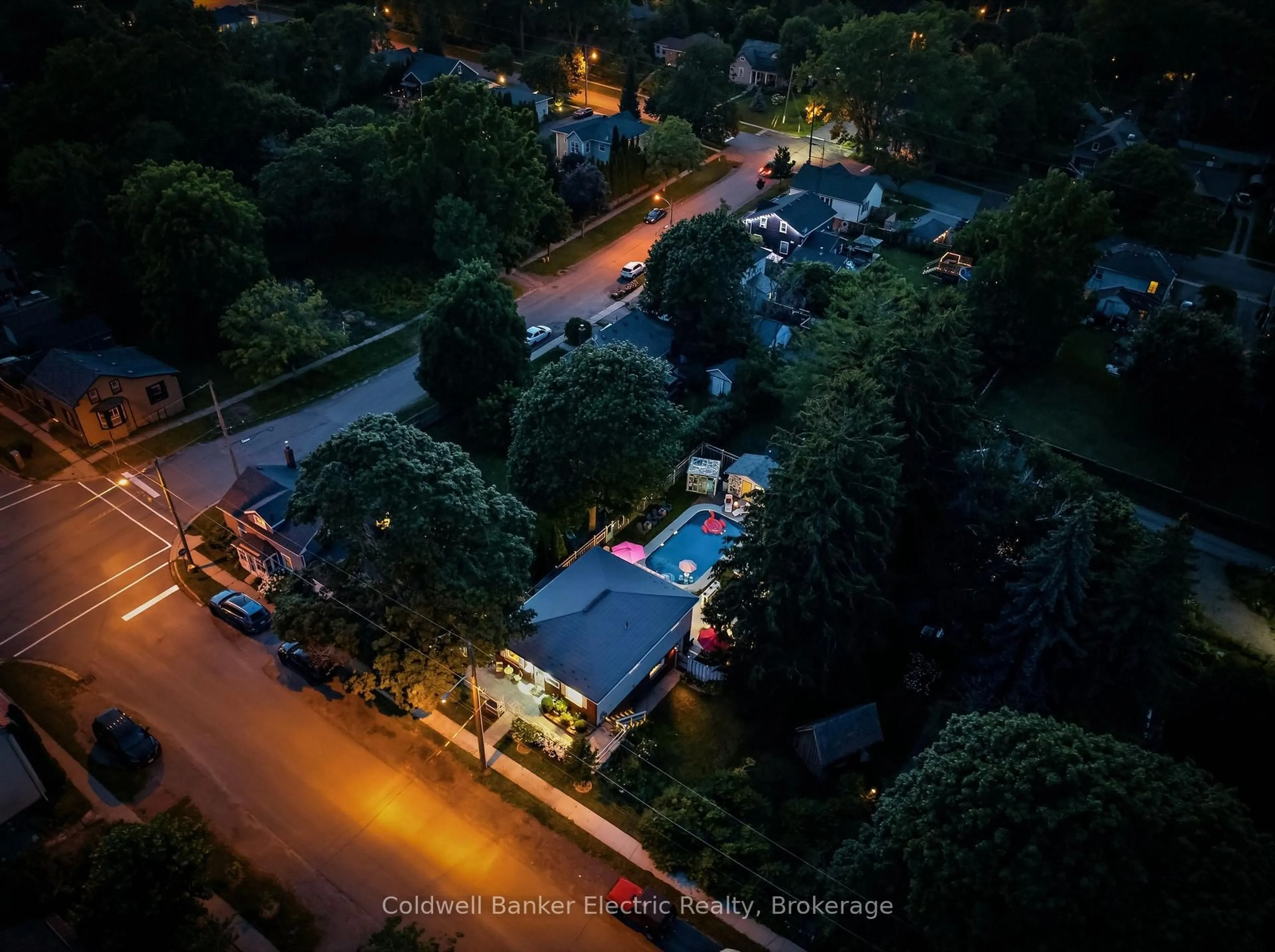 A pic from outside/outdoor area/front of a property/back of a property/a pic from drone, street for 78 Charles St, Port Hope Ontario L1A 1S5