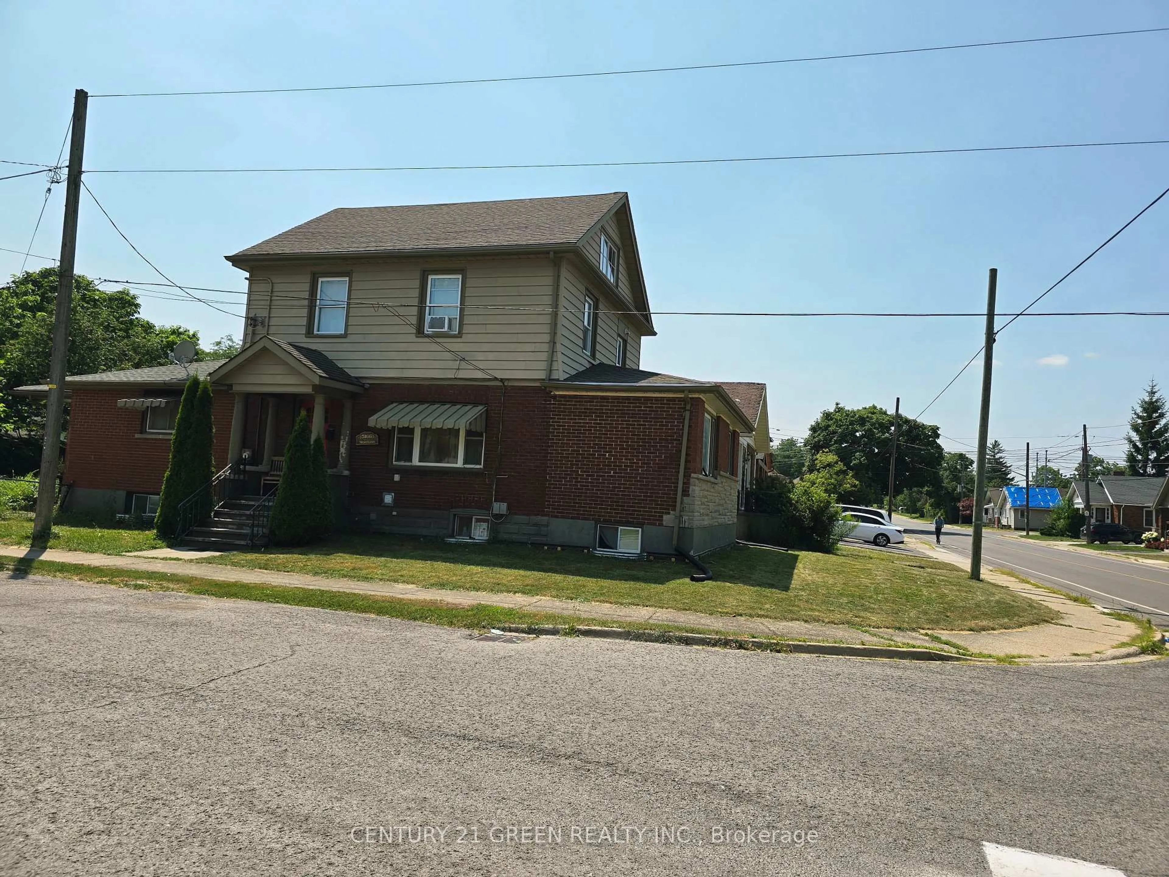 A pic from outside/outdoor area/front of a property/back of a property/a pic from drone, street for 5166 Morrison St, Niagara Falls Ontario L2E 2E4