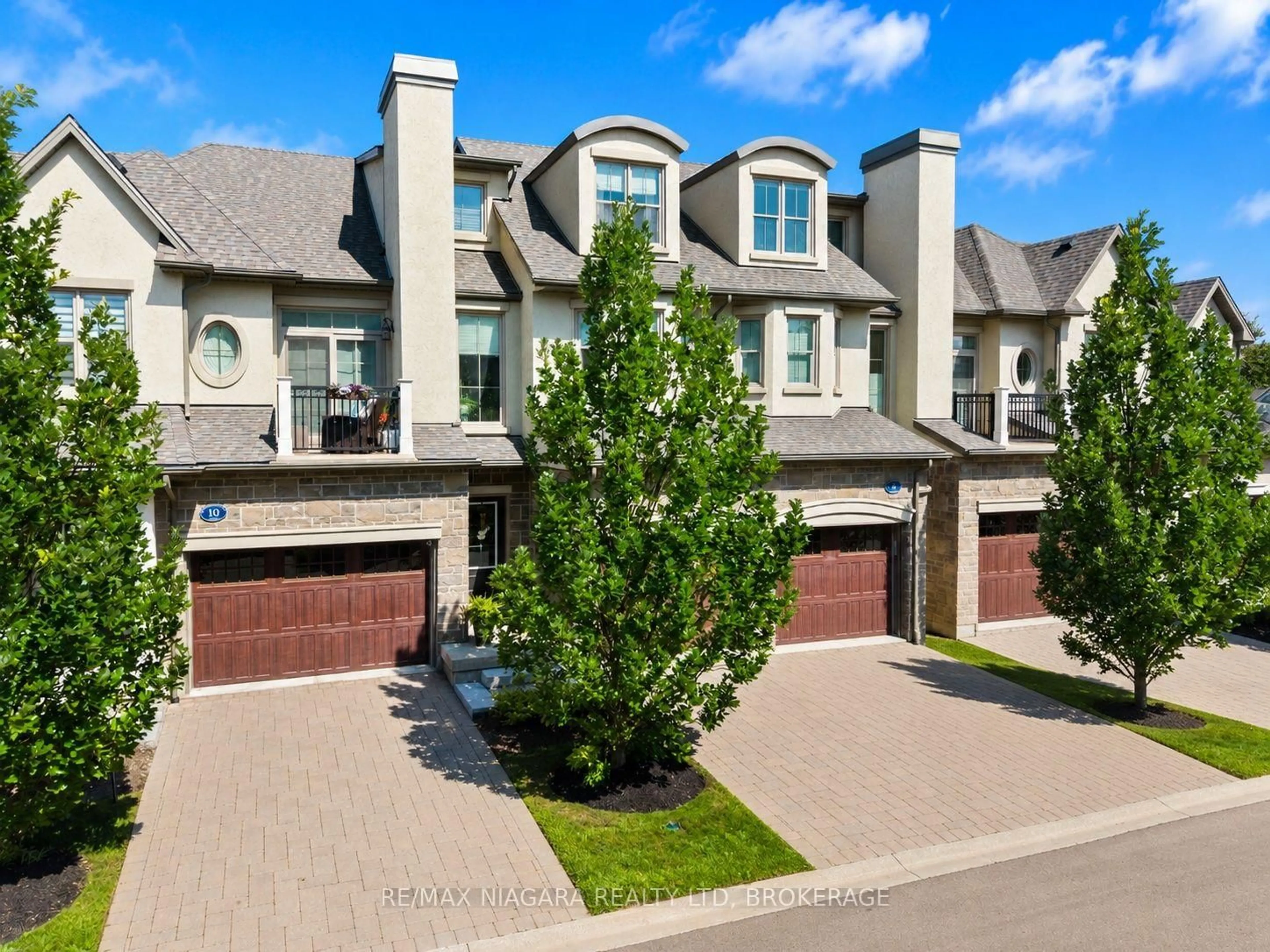 Home with brick exterior material, street for 8 St. Andrews Lane, Niagara-on-the-Lake Ontario L0S 1J0