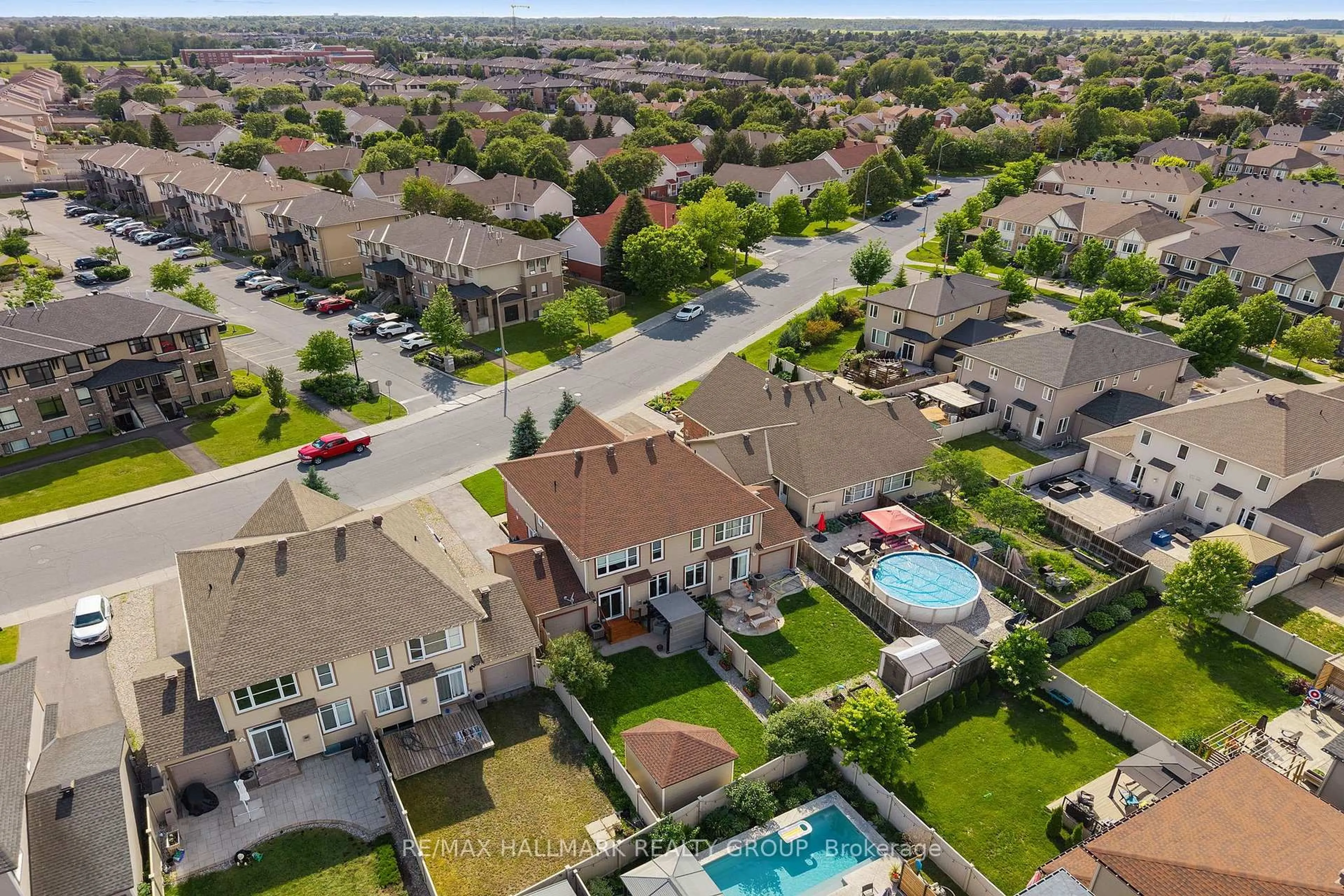 A pic from outside/outdoor area/front of a property/back of a property/a pic from drone, street for 115 Beatrice Dr, Ottawa Ontario K2J 5A4