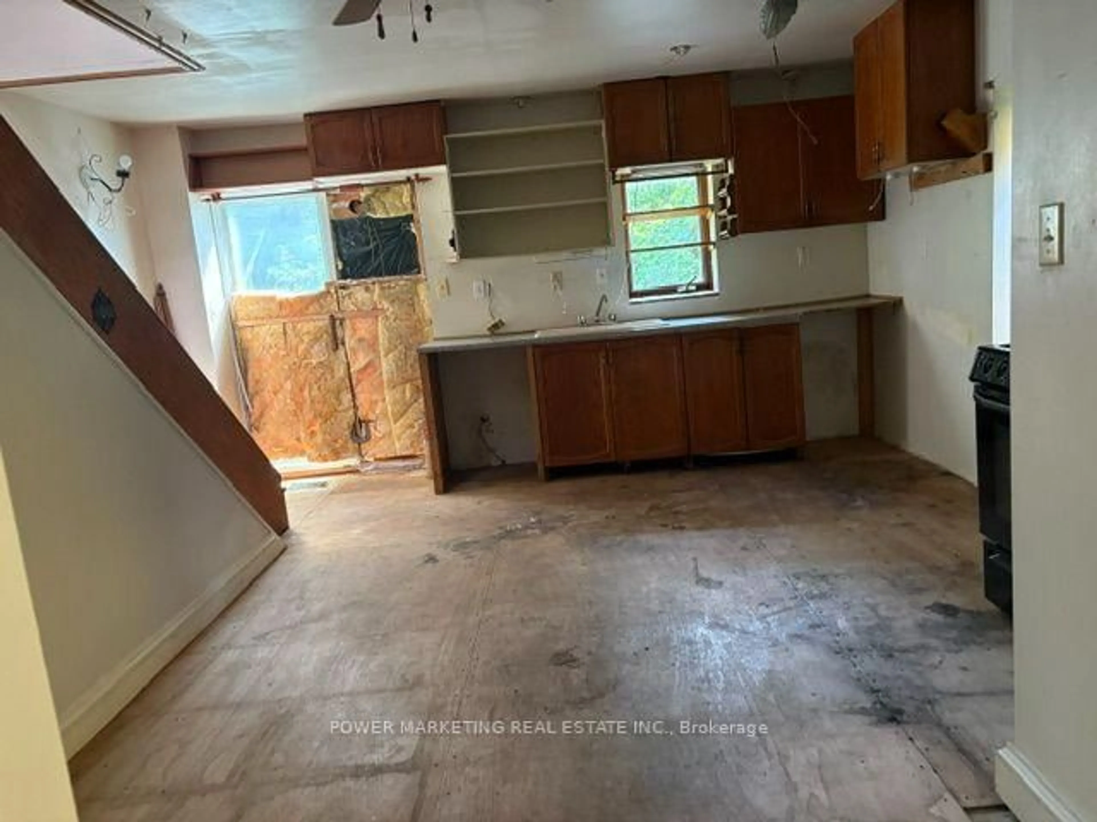 A pic of a room for 35 PINHEY St, Ottawa Ontario K1Y 1T3