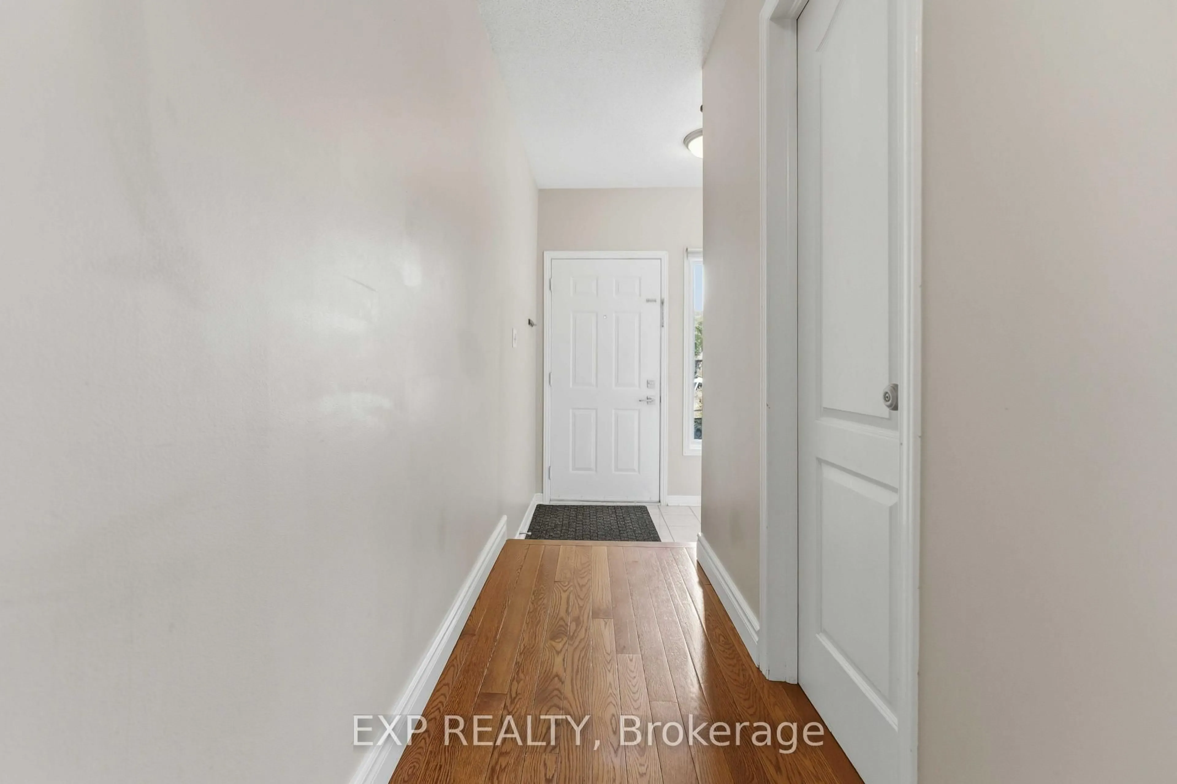 Indoor entryway for 86 Scarlet Crt, Ottawa Ontario K1T 3R6