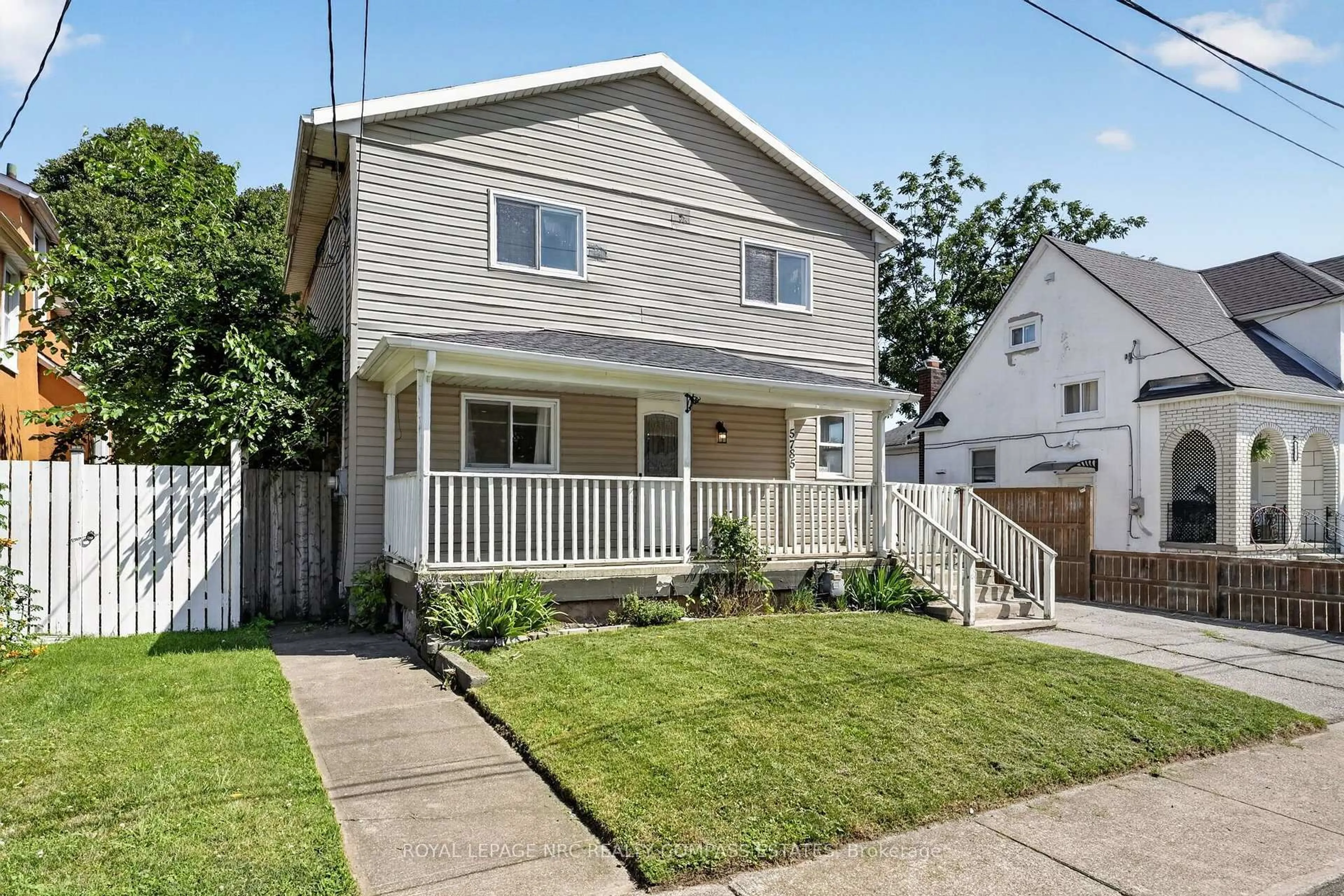 Home with vinyl exterior material, street for 5785 Emery St, Niagara Falls Ontario L2G 1L8