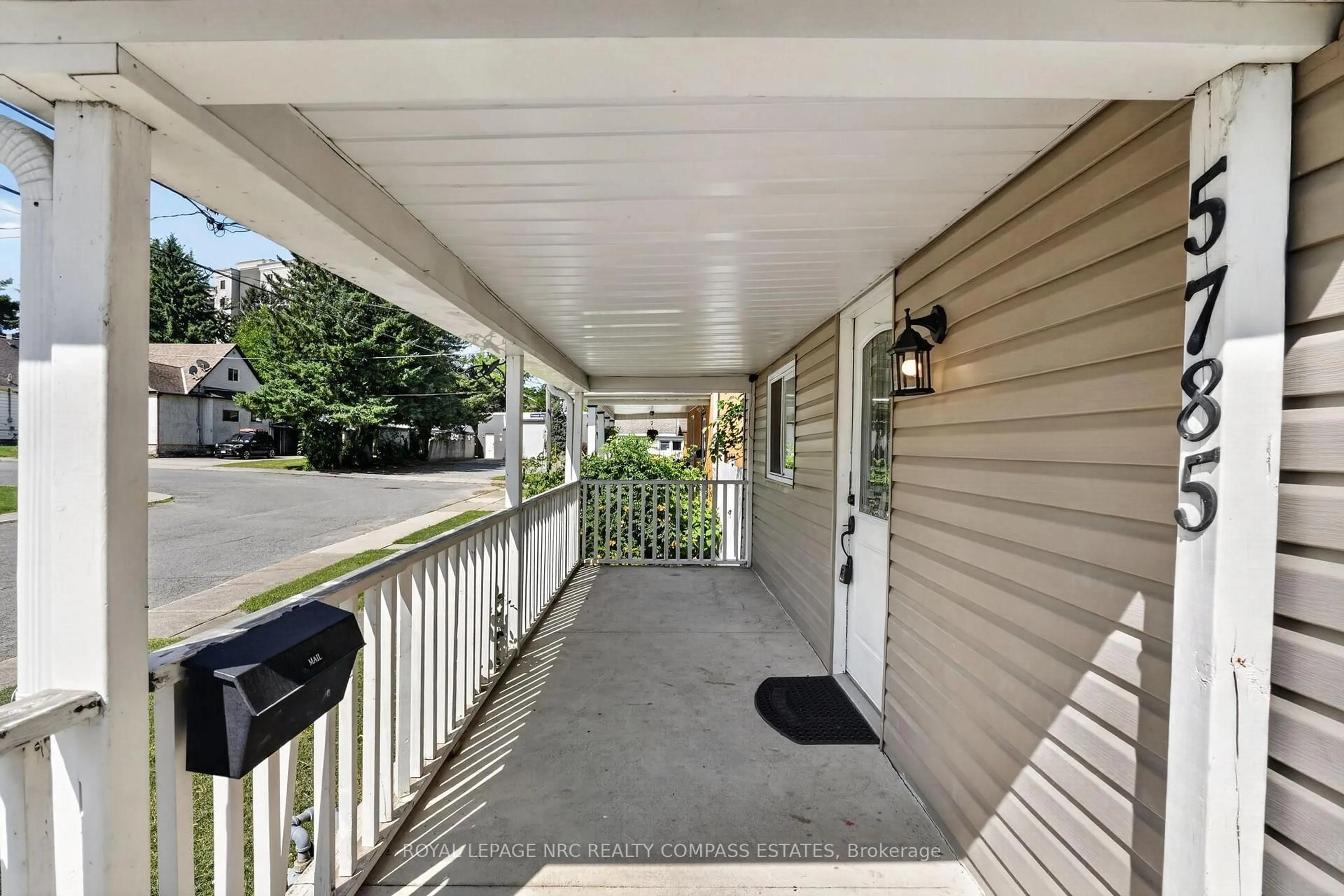 Patio, street for 5785 Emery St, Niagara Falls Ontario L2G 1L8