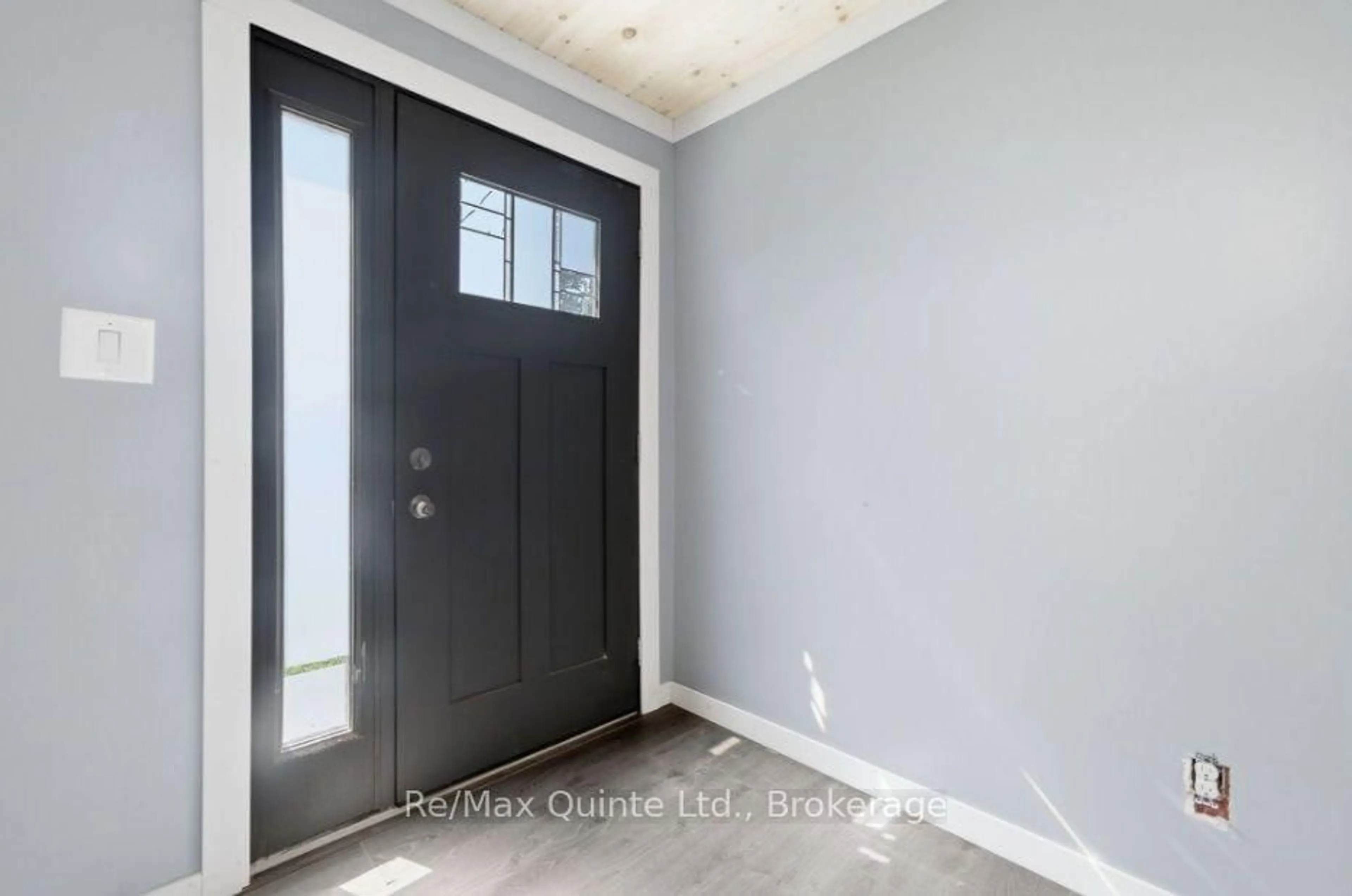 Indoor entryway for 14 Johnson Rd, Quinte West Ontario K8V 2W7