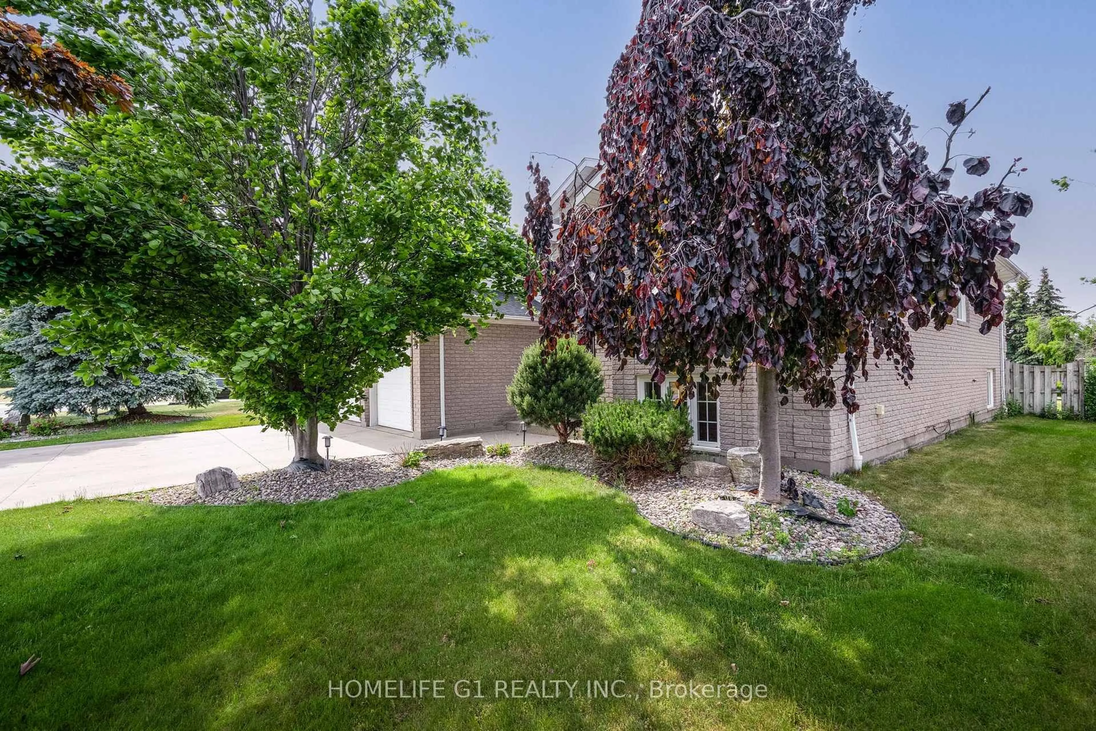 Patio, street for 165 Ellison Ave, Leamington Ontario N8H 5H9