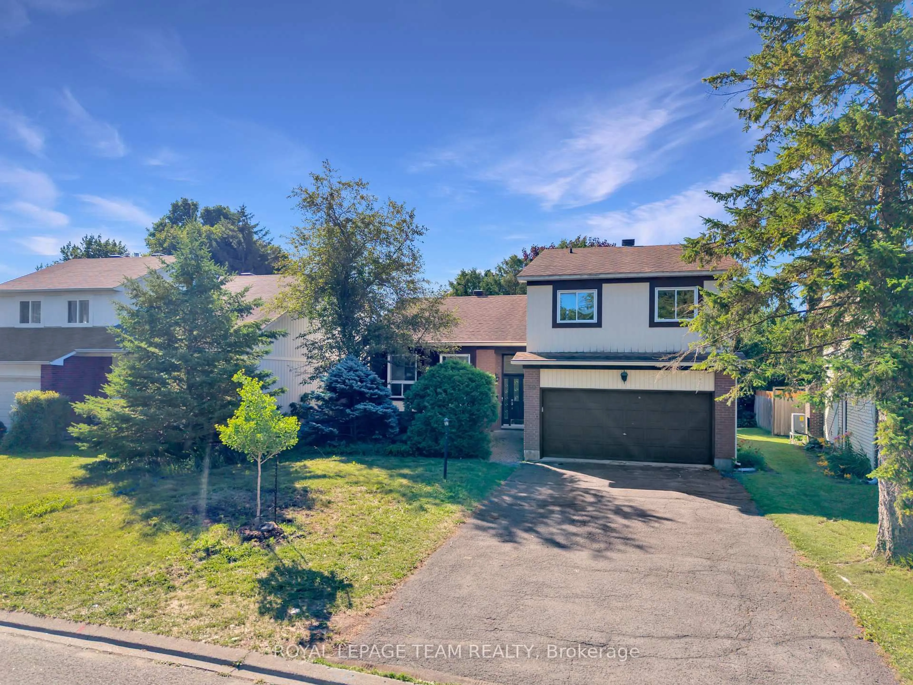 A pic from outside/outdoor area/front of a property/back of a property/a pic from drone, street for 50 Equestrian Dr, Ottawa Ontario K2M 1G3