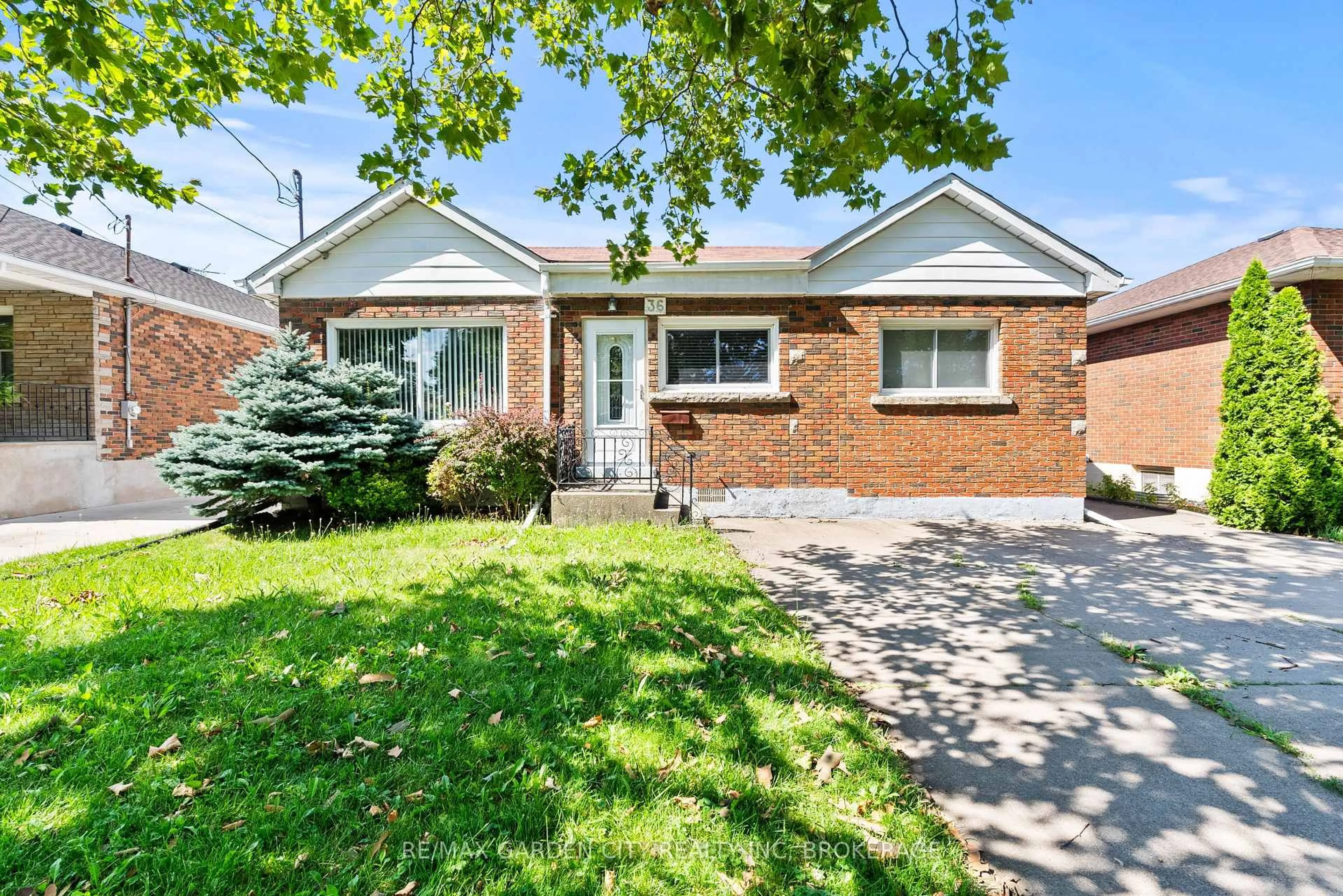 Home with brick exterior material, street for 36 Rose Ave, Thorold Ontario L2V 3C6