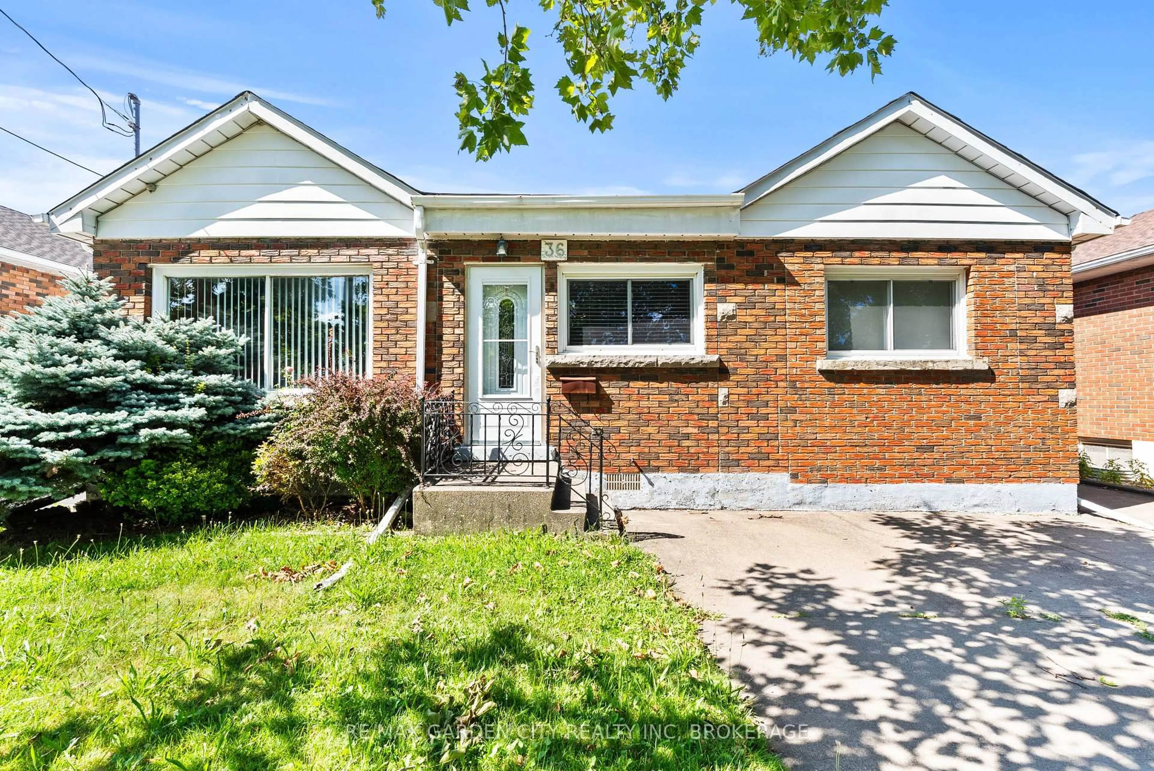 Home with brick exterior material, street for 36 Rose Ave, Thorold Ontario L2V 3C6