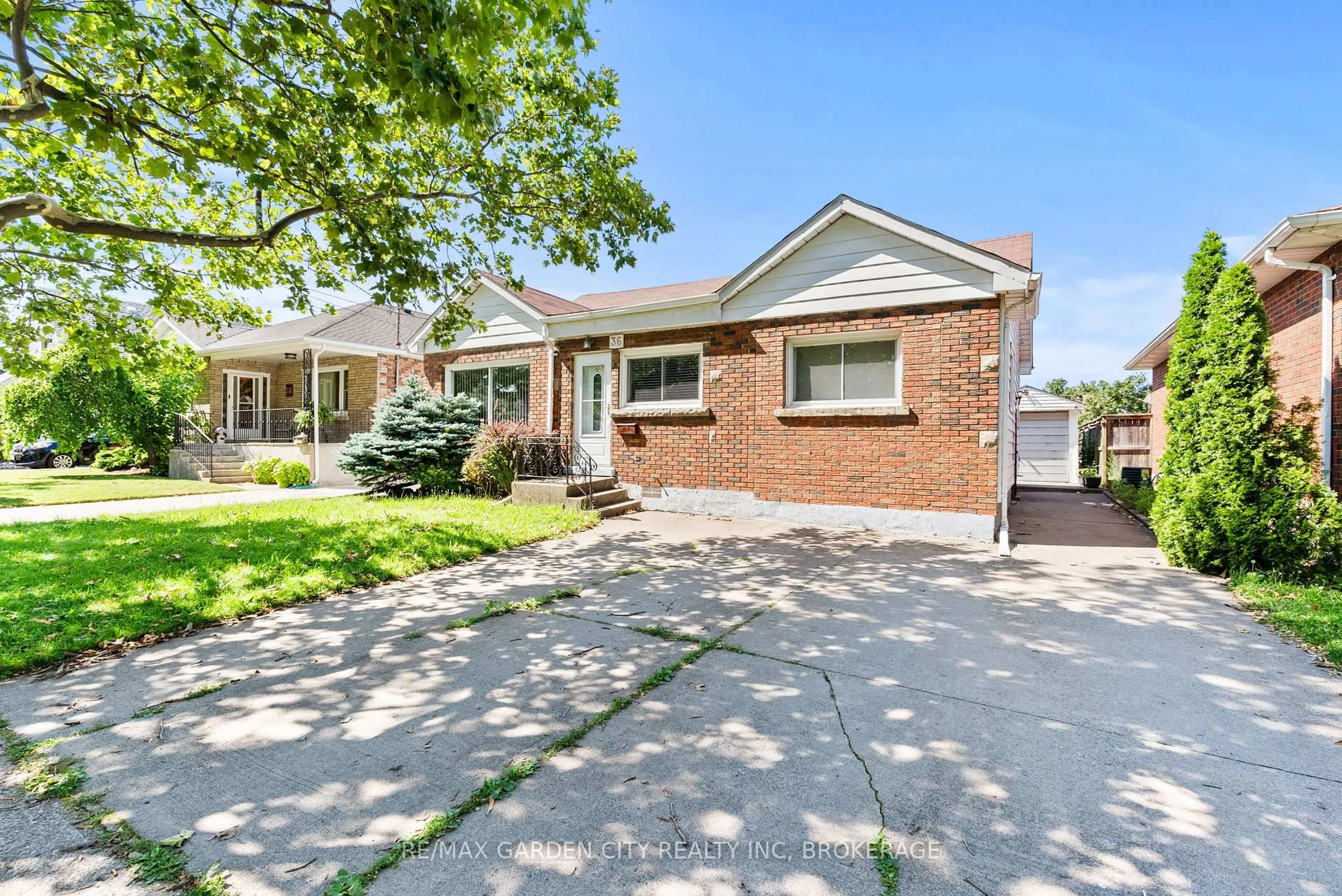 Home with brick exterior material, street for 36 Rose Ave, Thorold Ontario L2V 3C6
