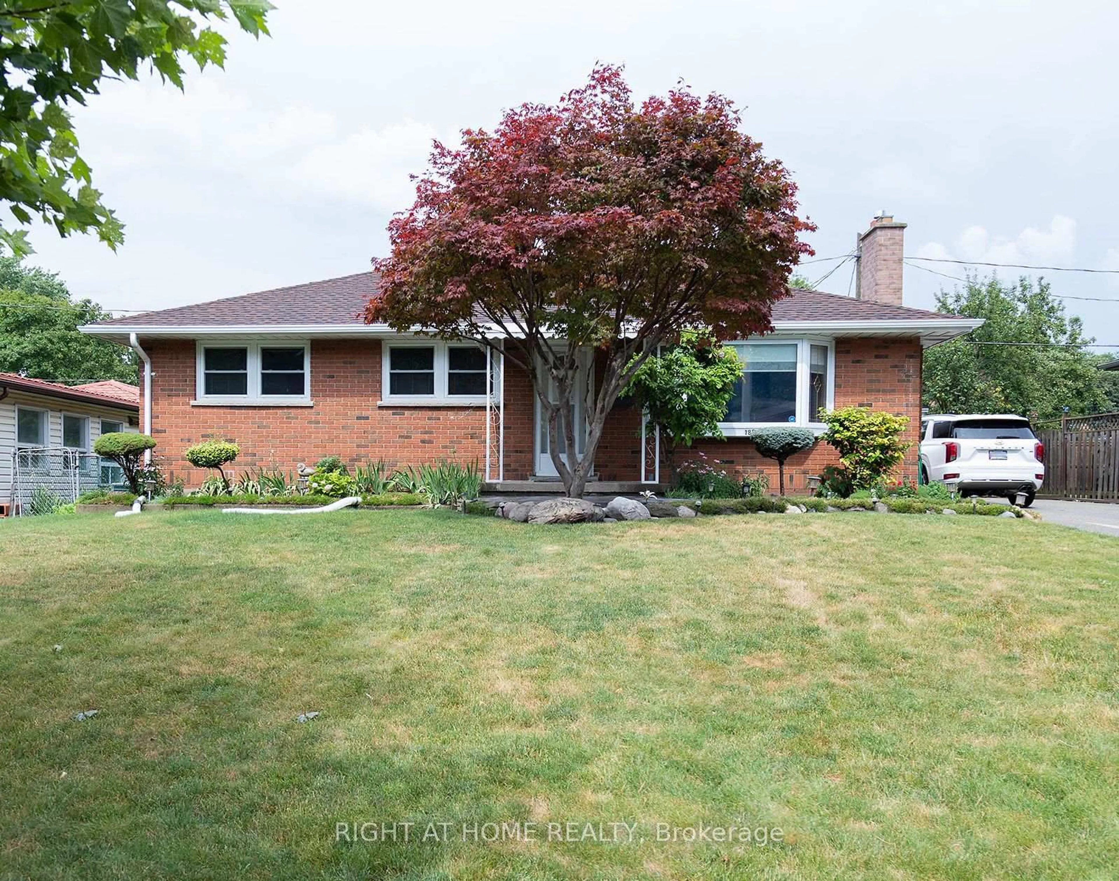 Home with vinyl exterior material, street for 186 King Edward Ave, London South Ontario N5Z 3T7