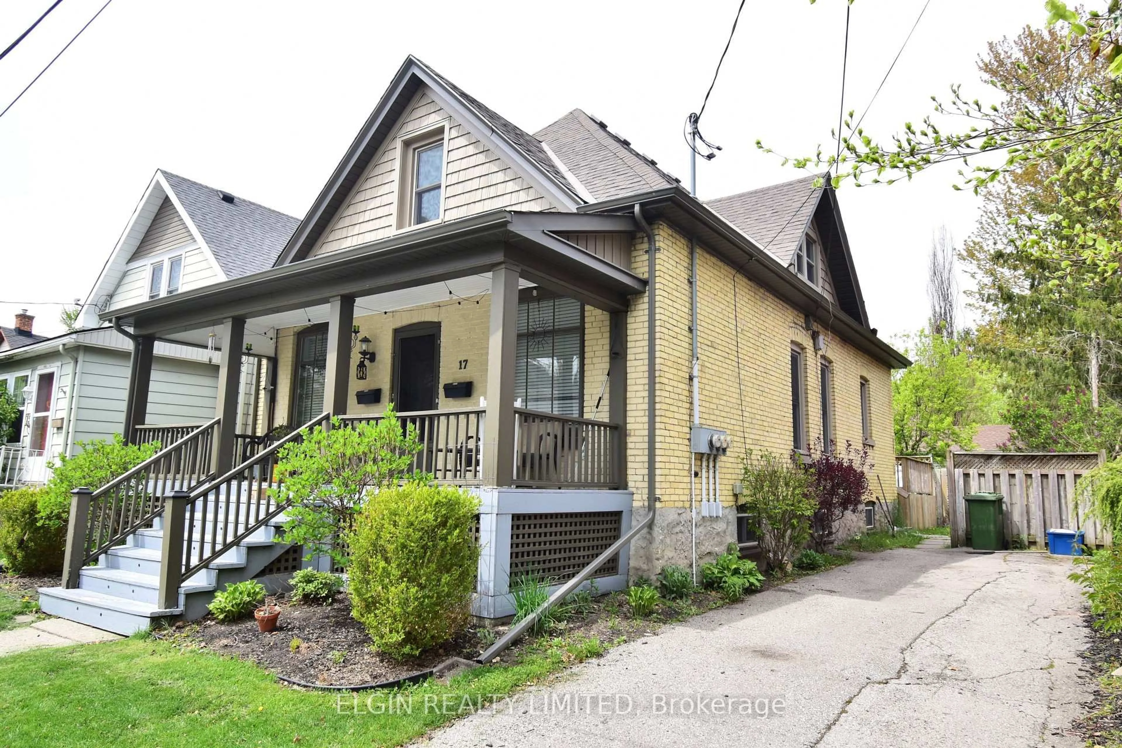 Home with brick exterior material, street for 17 Prince Albert St, St. Thomas Ontario N5R 1Z7