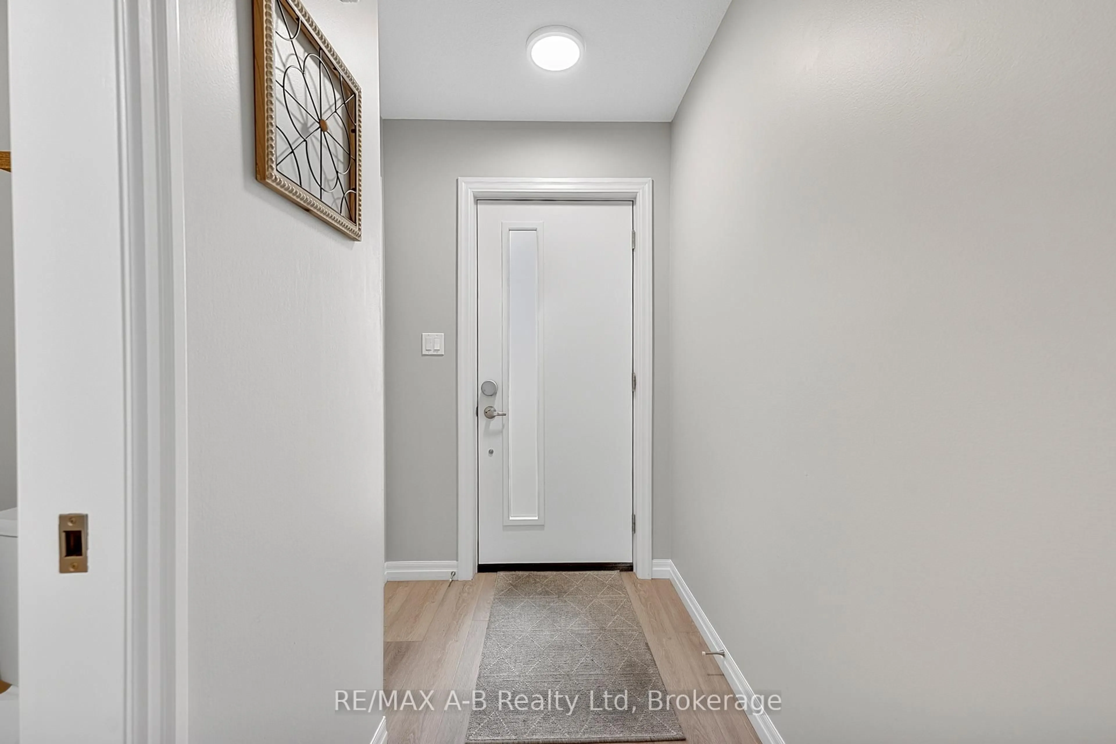 Indoor entryway for 31 Trailside Dr, St. Marys Ontario N4X 0C1