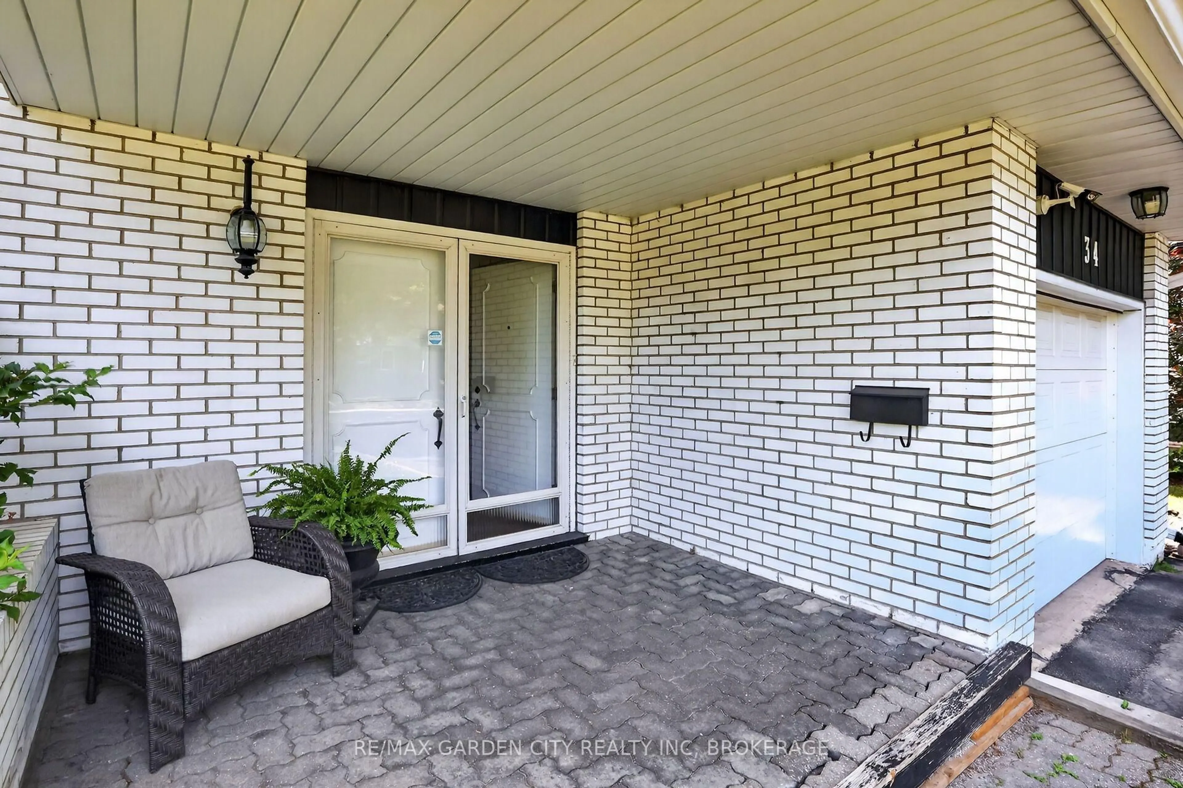 Unknown for 34 Donna Marie Dr, Welland Ontario L3C 2X5
