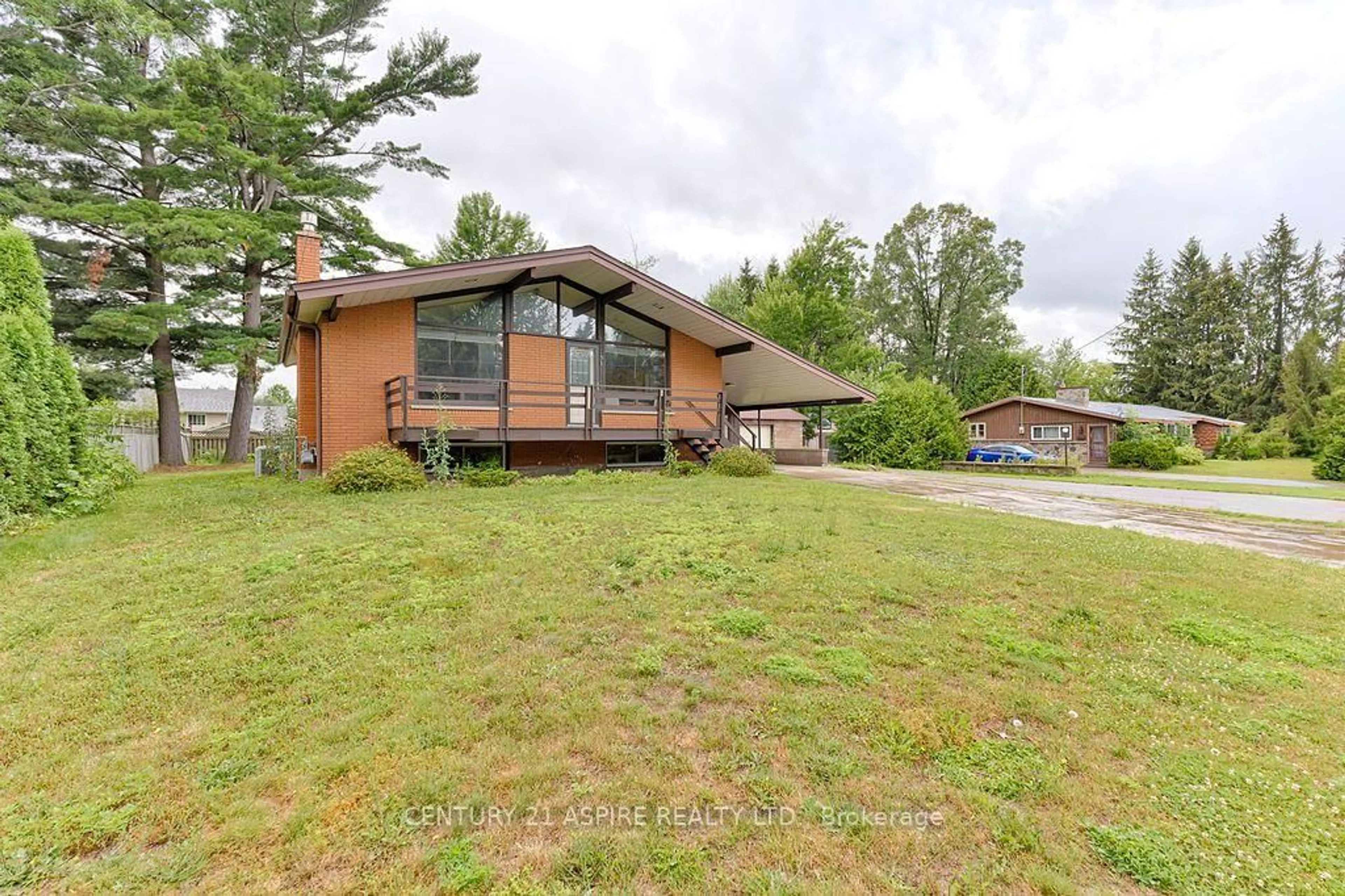 Unknown for 31 Selkirk St, Petawawa Ontario K8H 1P1