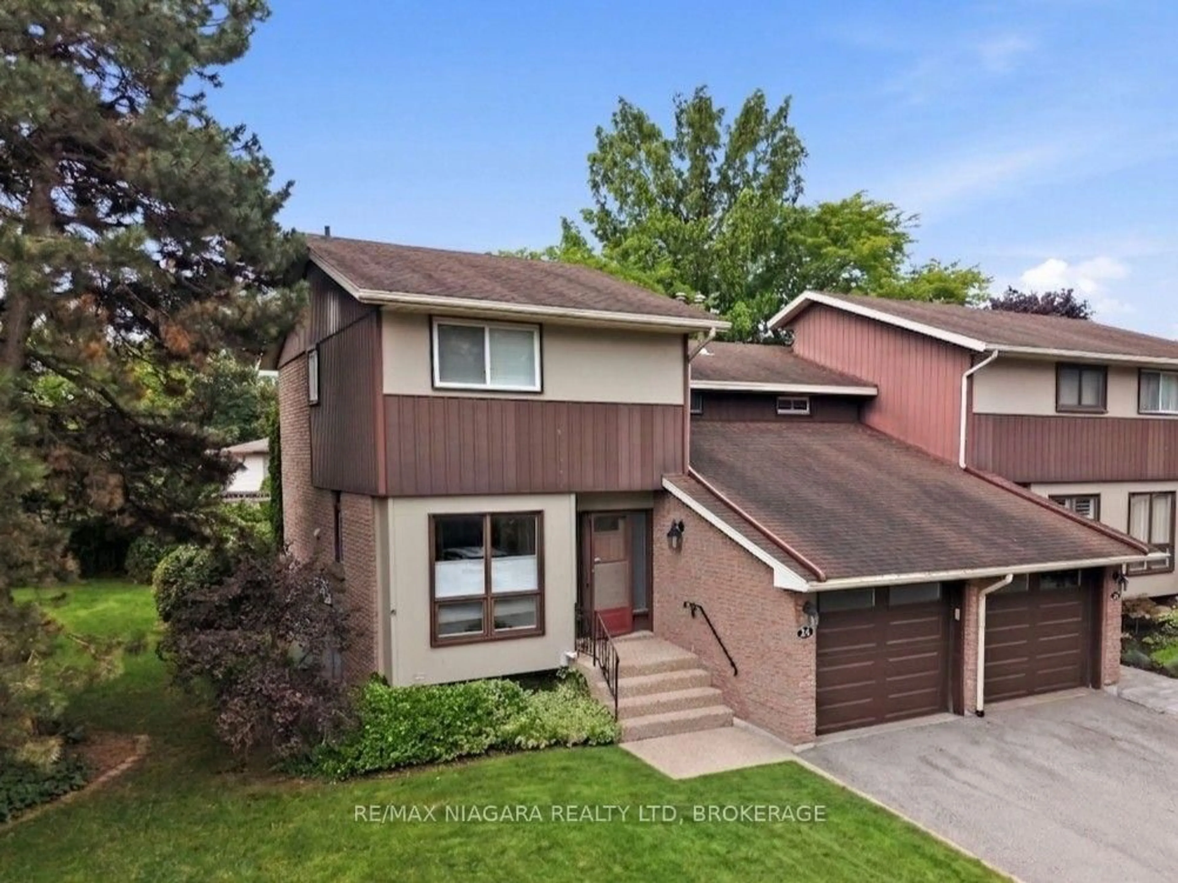 A pic from outside/outdoor area/front of a property/back of a property/a pic from drone, street for 122 Lakeshore Rd #24, St. Catharines Ontario L2N 6N6