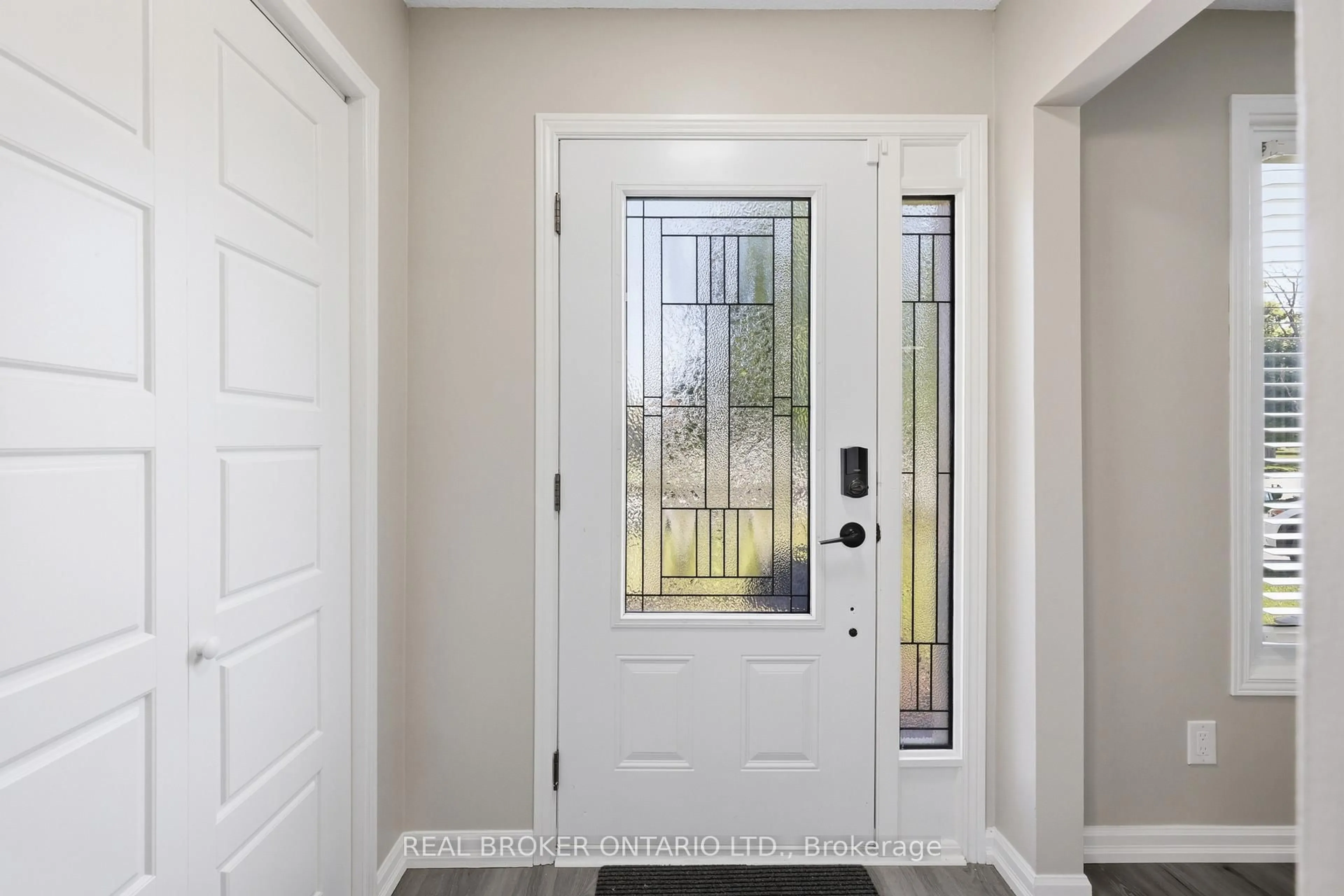 Indoor entryway for 42 Terrace Ave, Welland Ontario L3C 2C4