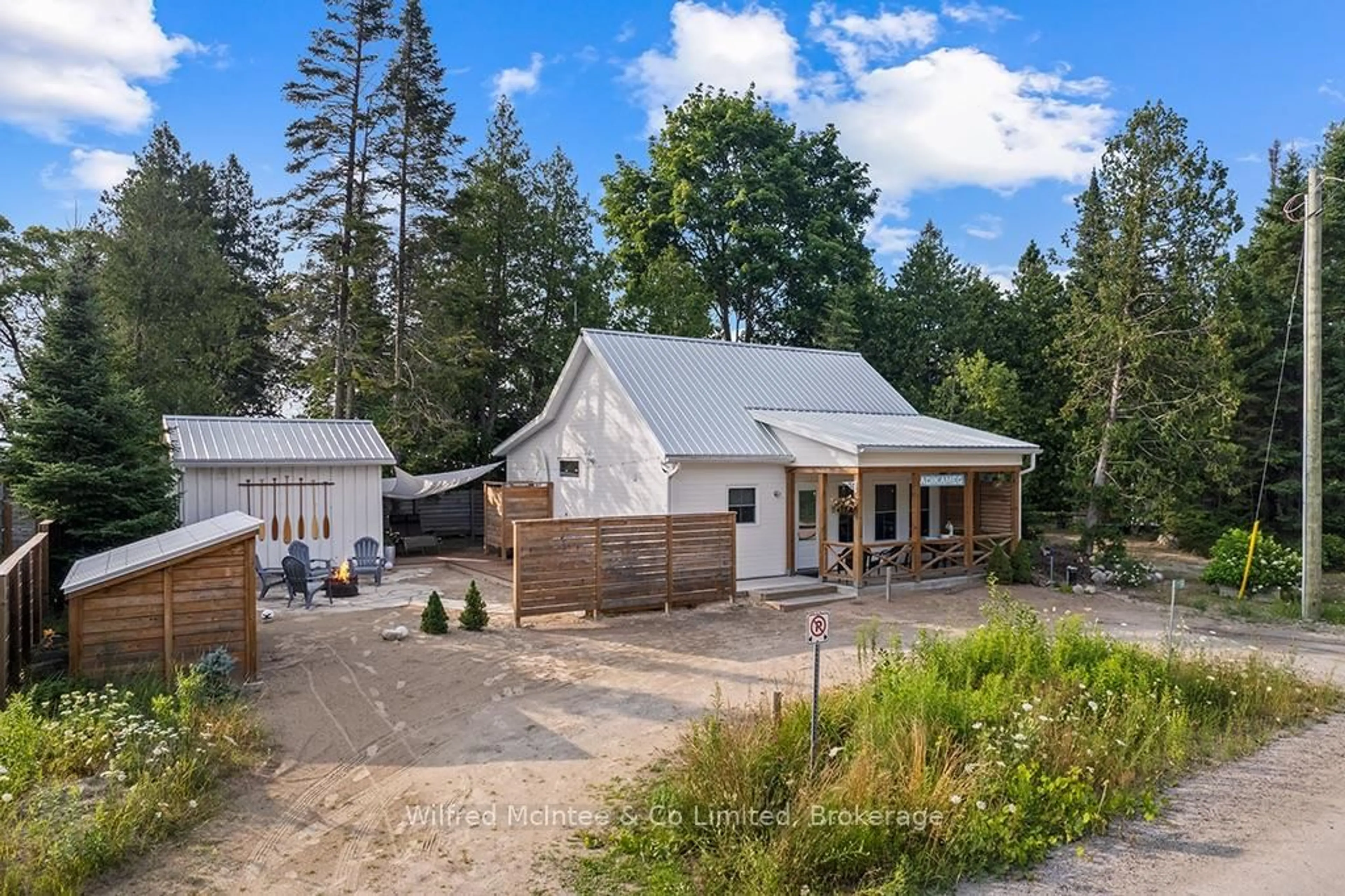 A pic from outside/outdoor area/front of a property/back of a property/a pic from drone, unknown for 1198 2nd Ave, Native Leased Lands Ontario N0H 2L0