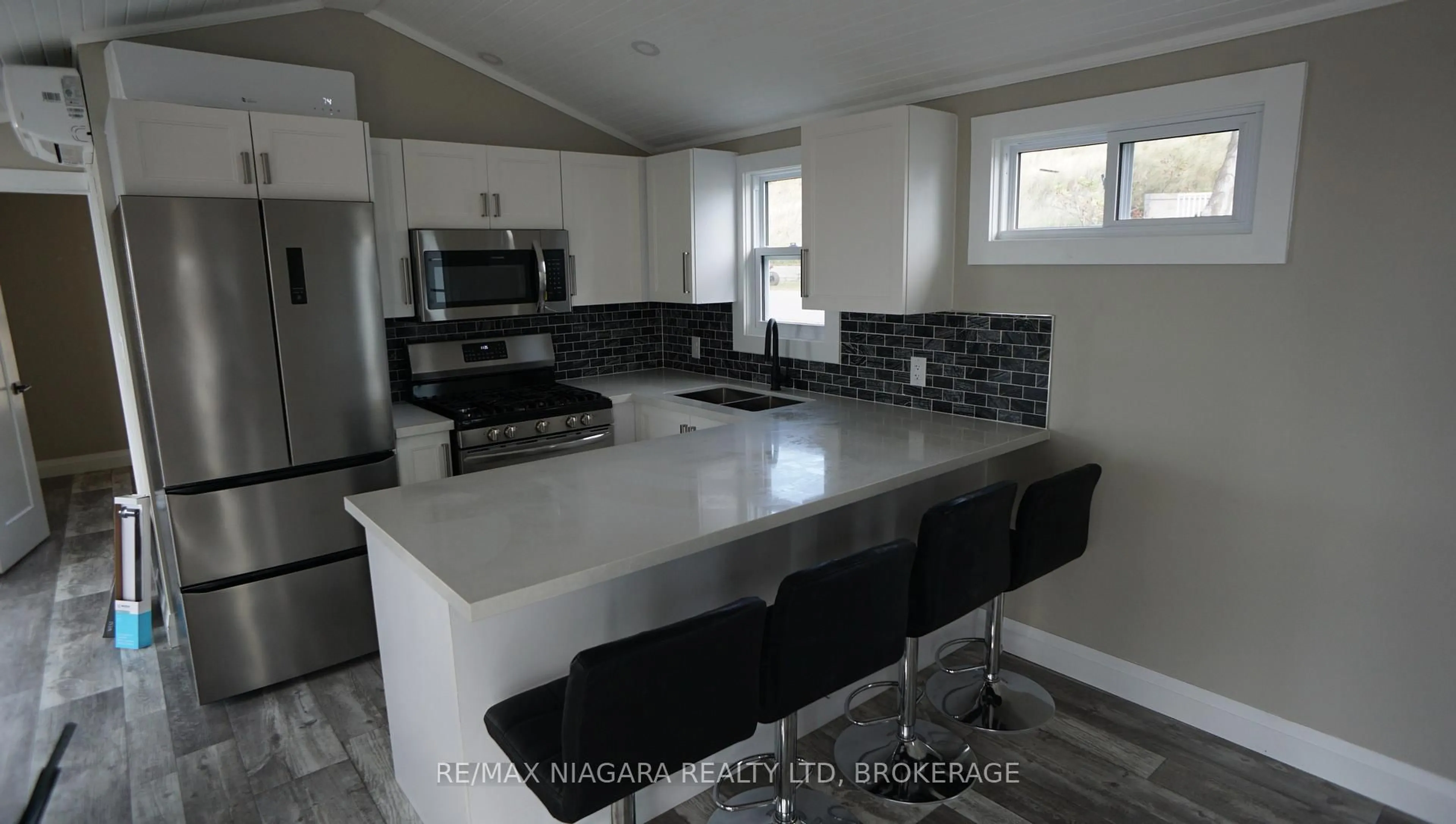 Open concept kitchen, ceramic/tile floor for 14 Sunset, Port Colborne Ontario L0S 1R0