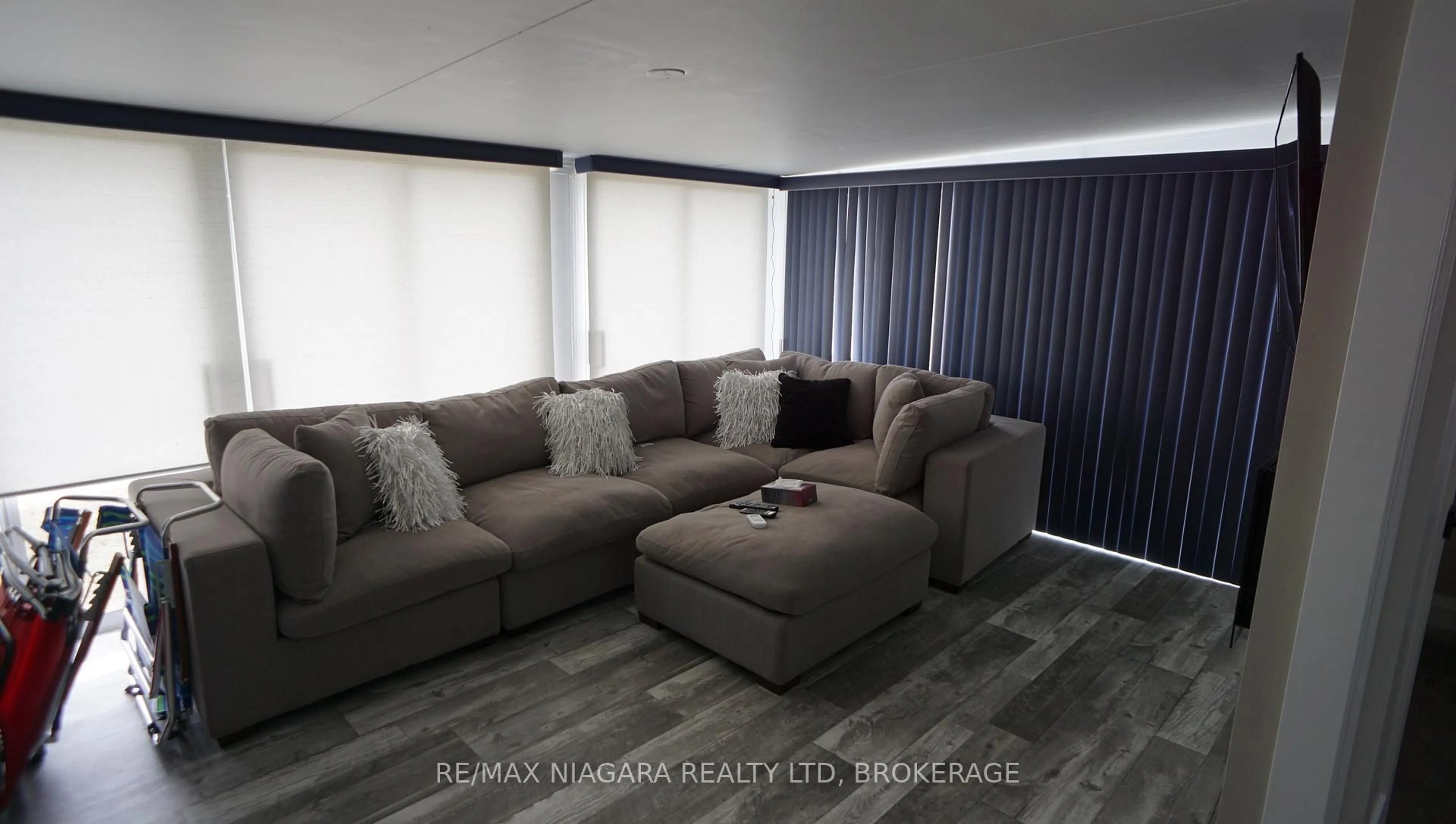 Living room with furniture, wood/laminate floor for 14 Sunset, Port Colborne Ontario L0S 1R0