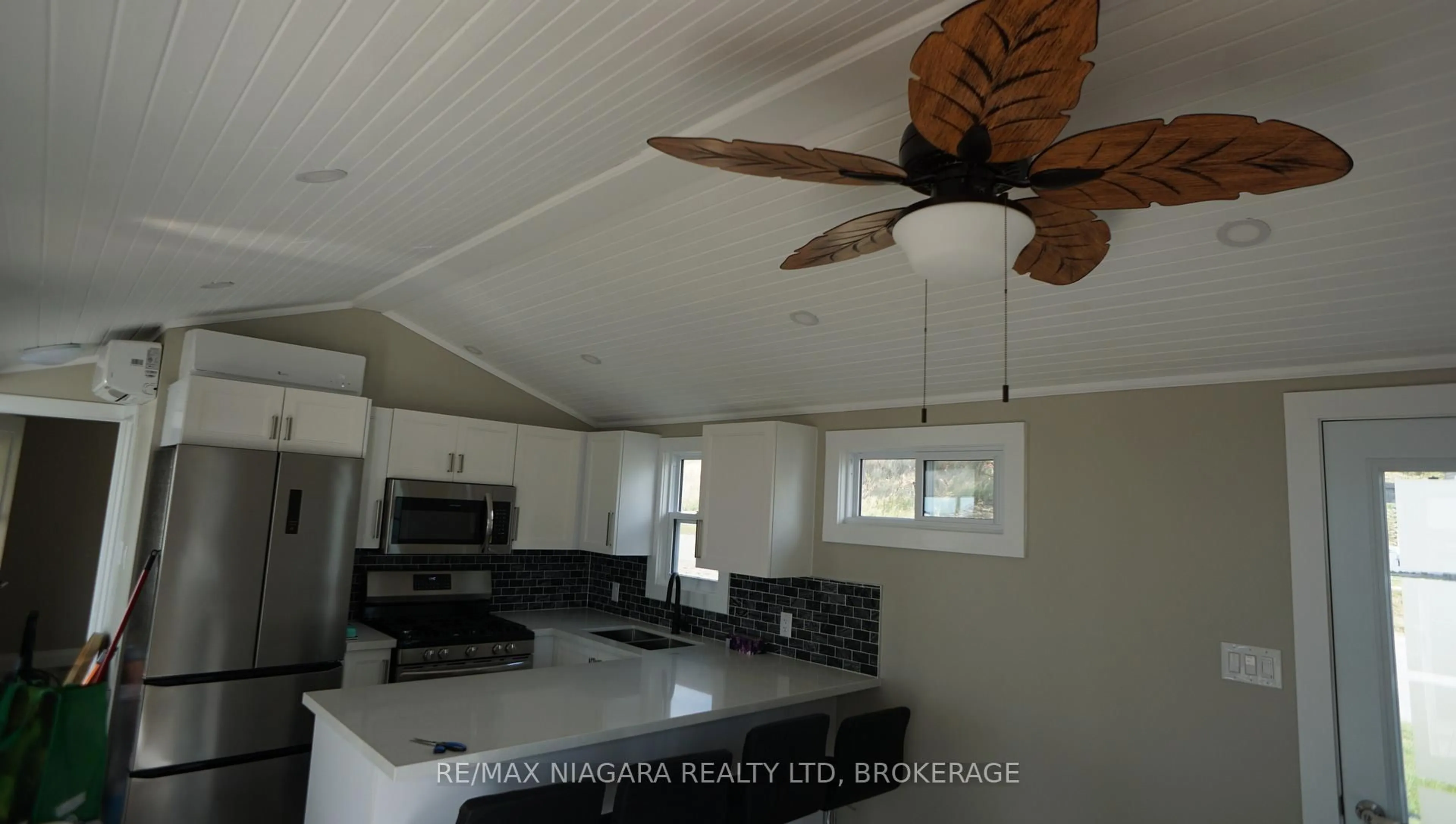 Open concept kitchen, wood/laminate floor for 14 Sunset, Port Colborne Ontario L0S 1R0