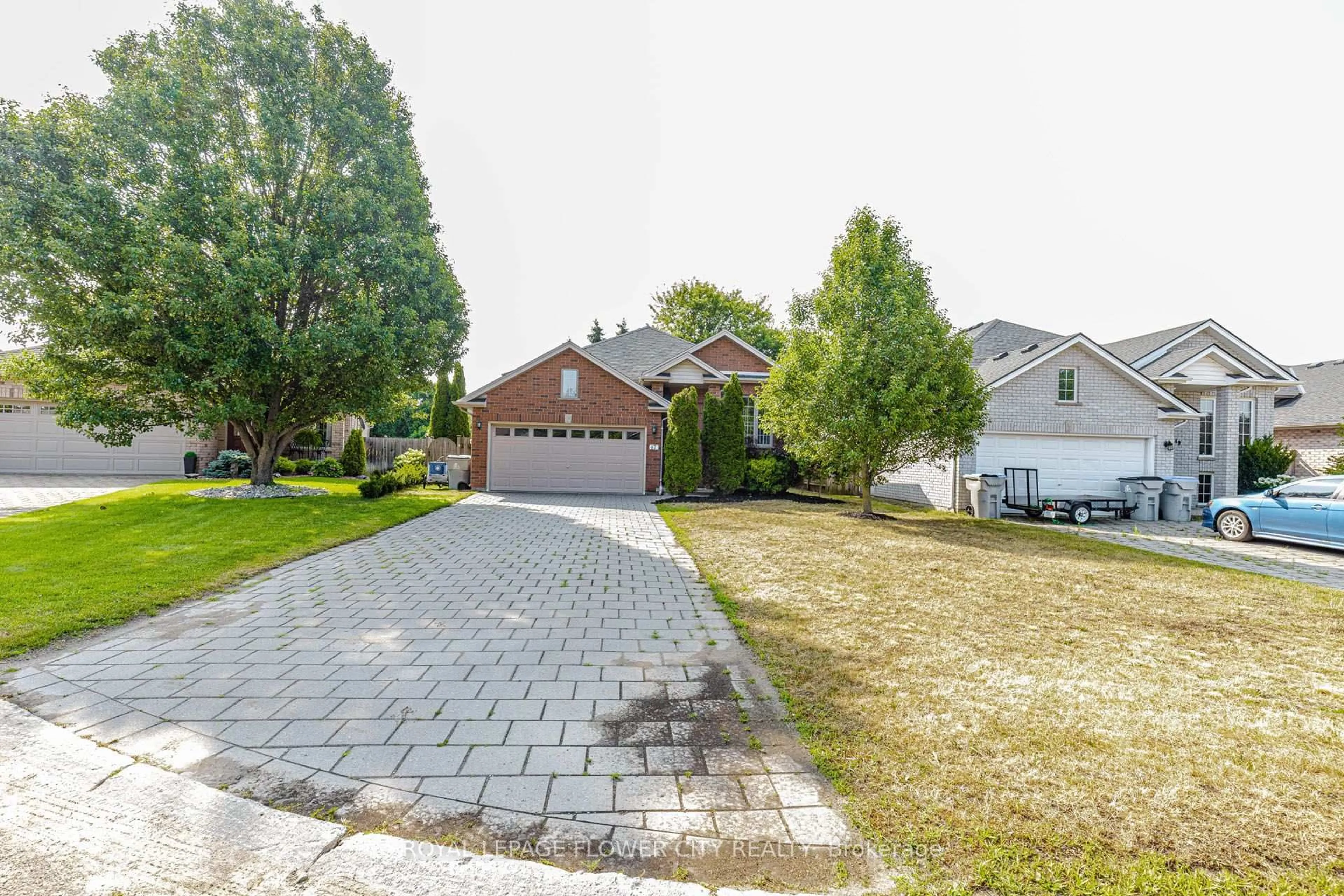 A pic from outside/outdoor area/front of a property/back of a property/a pic from drone, street for 47 QUEENSWAY Dr, Strathroy-Caradoc Ontario N7G 4M2