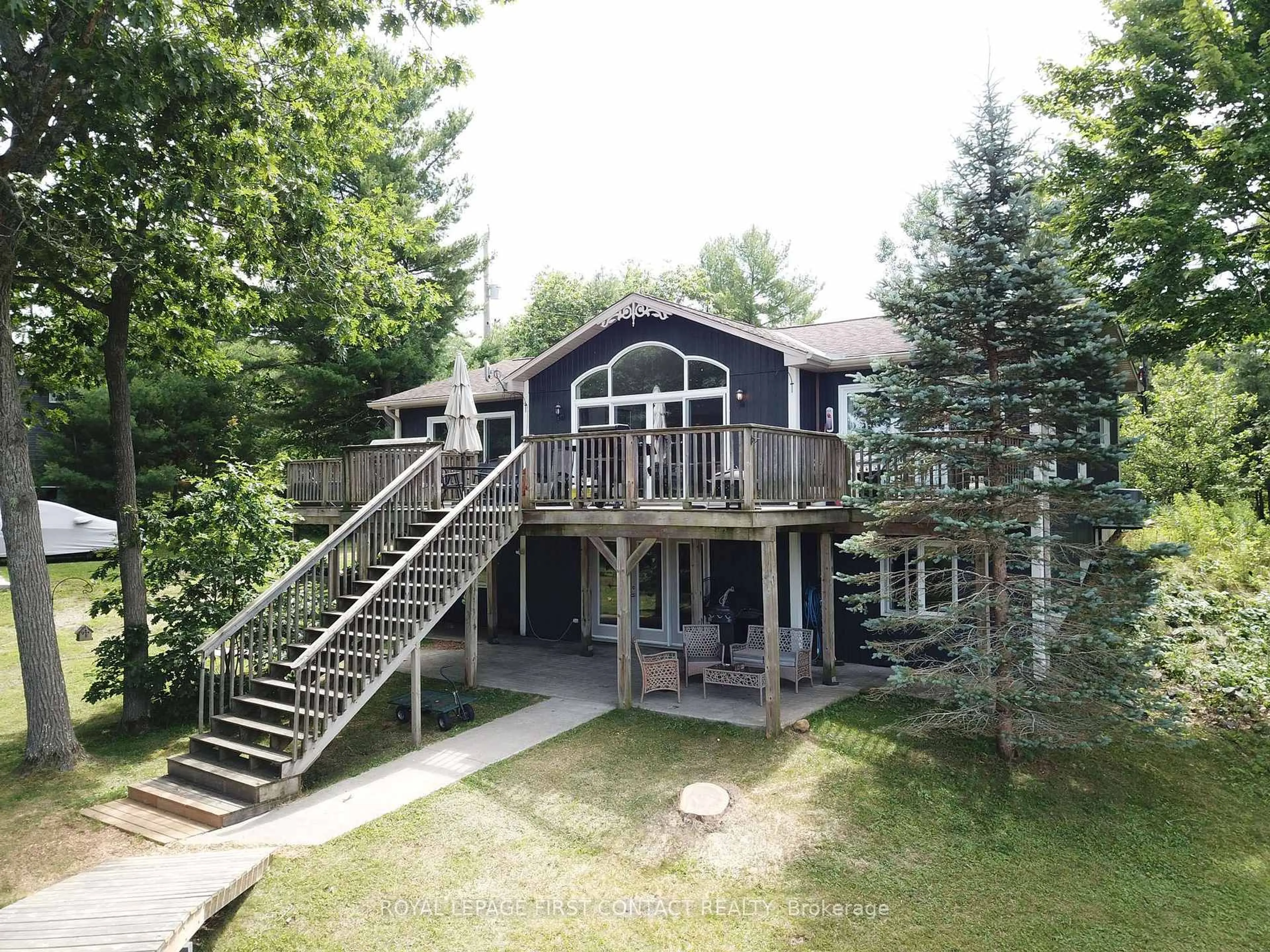 A pic from outside/outdoor area/front of a property/back of a property/a pic from drone, building for 190 South Shore Rd, The Archipelago Ontario P0G 1K0