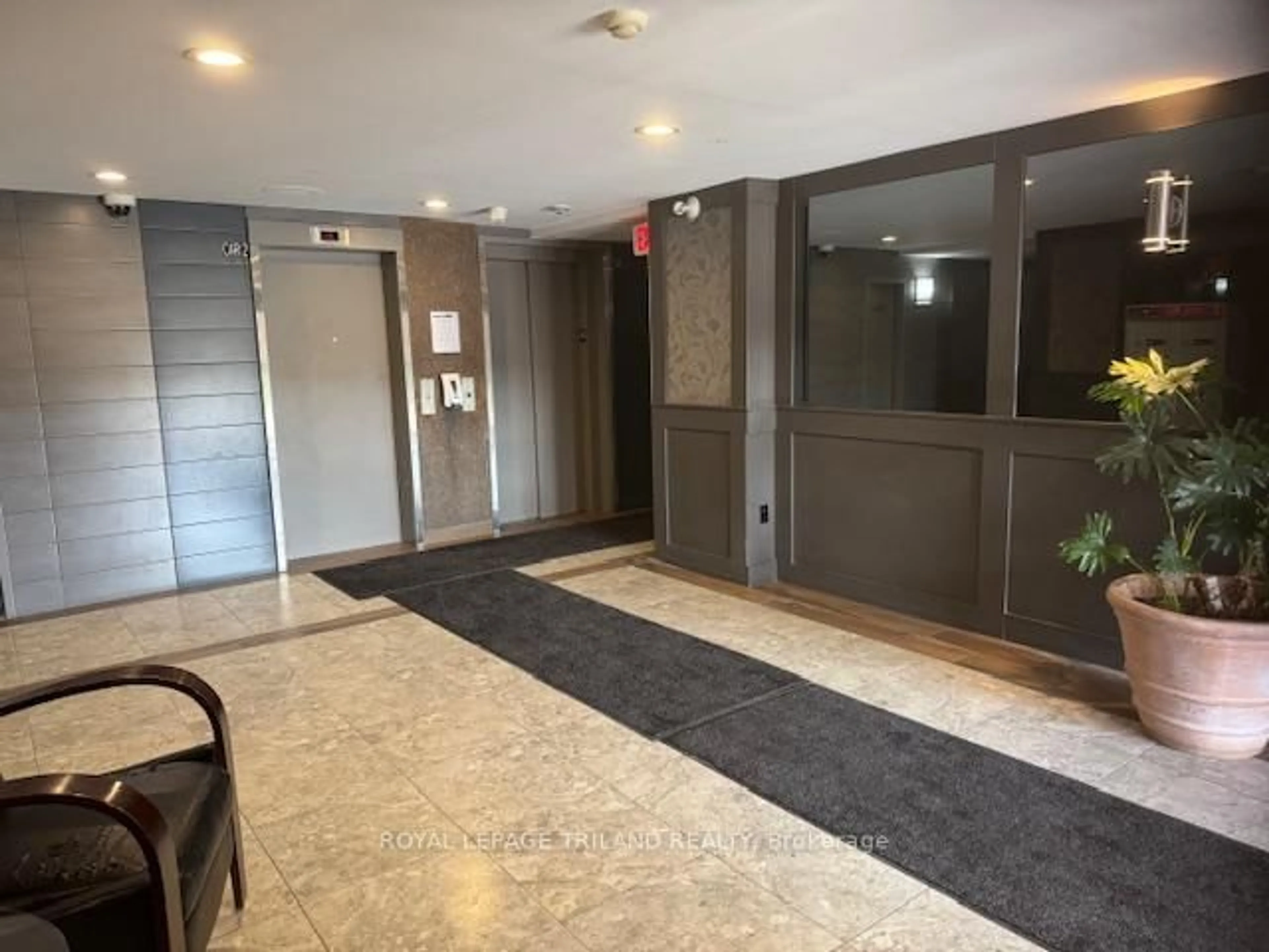 Lobby for 650 Cheapside St #605, London East Ontario N5Y 5J8