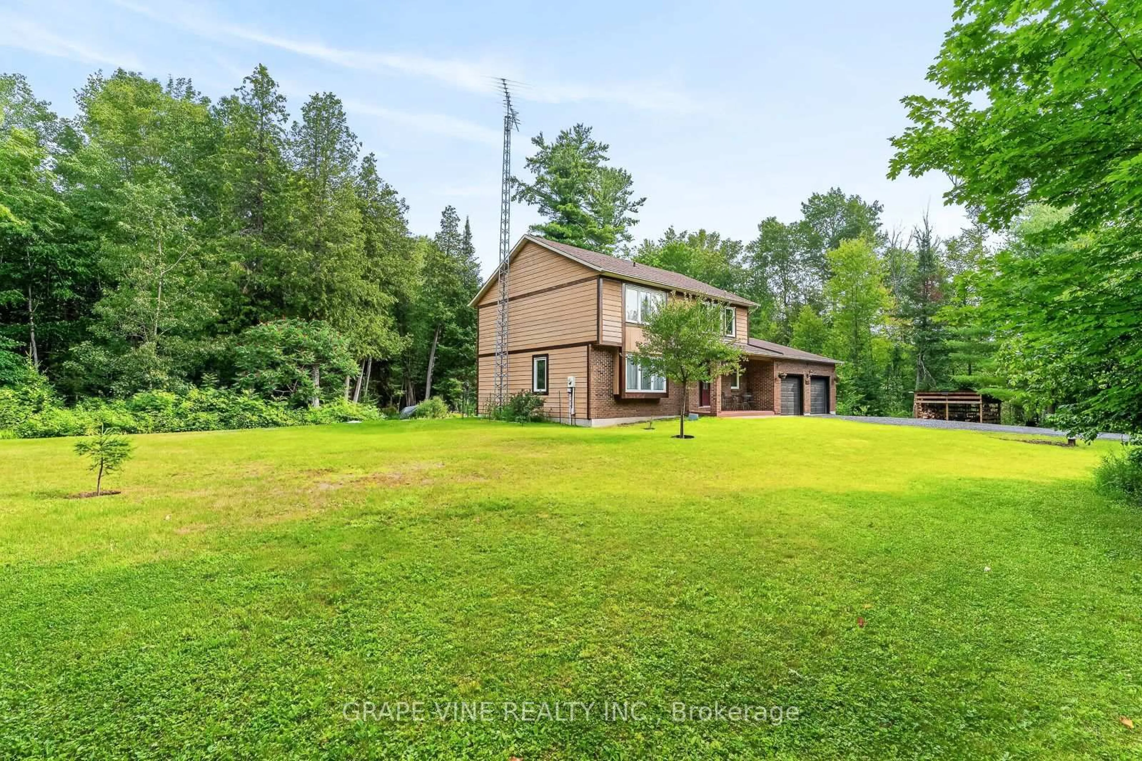 A pic from outside/outdoor area/front of a property/back of a property/a pic from drone, unknown for 109 MIDVALE Dr, Carp Ontario K0A 1L0