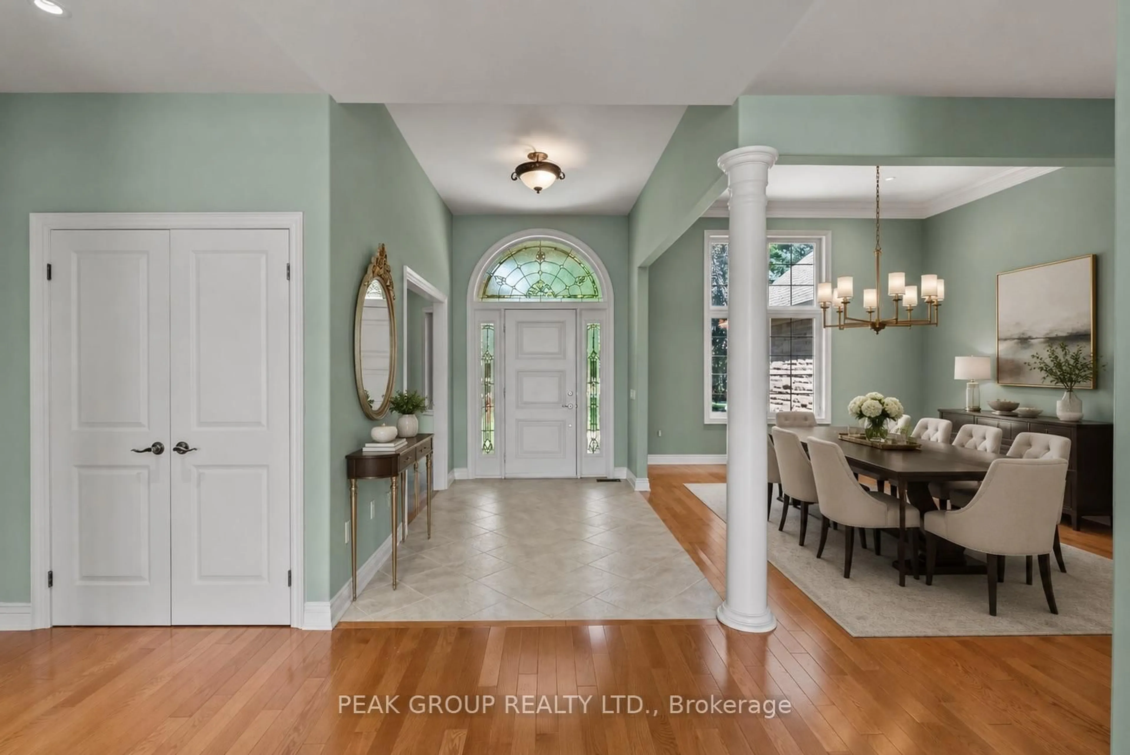 Indoor entryway for 75 Tanbark Rd, Niagara-on-the-Lake Ontario L0S 1P0