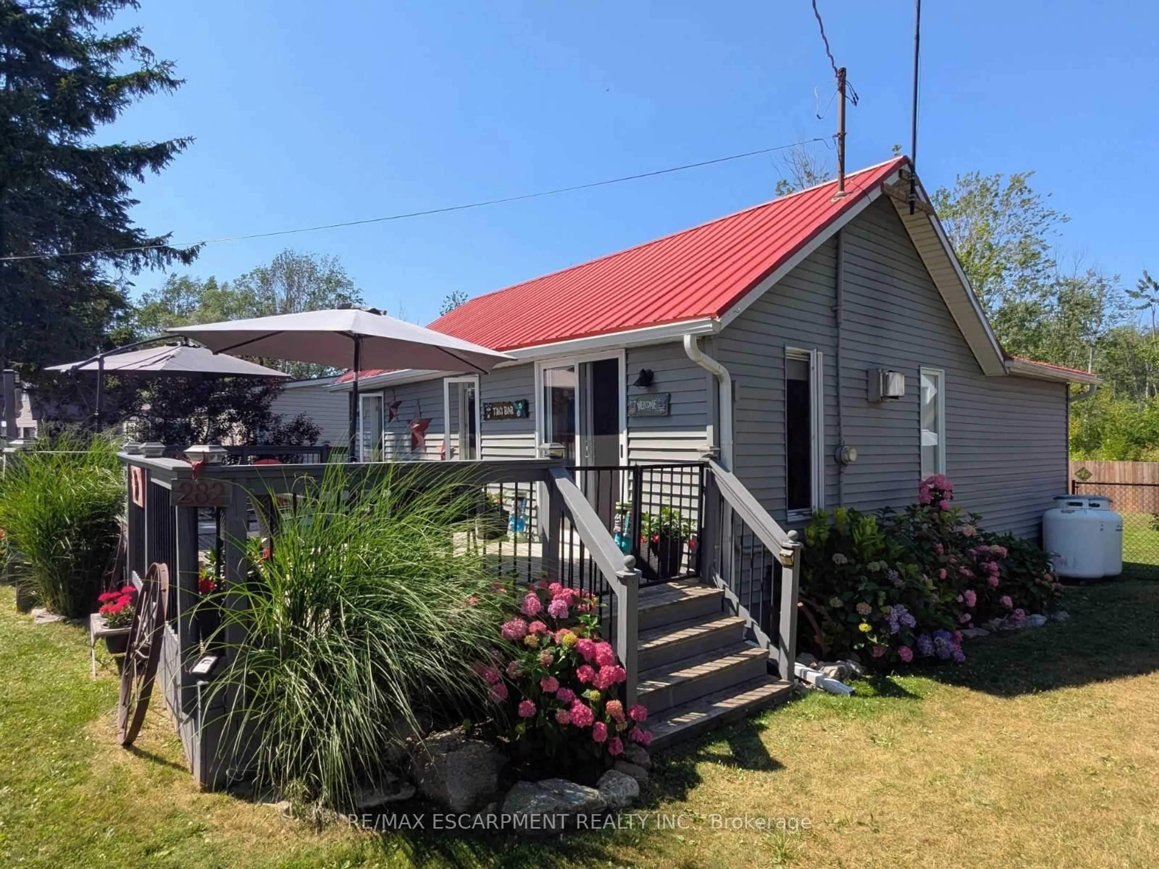 Home with vinyl exterior material, street for 282 BAYGROVE Line, Haldimand Ontario N1A 2W8